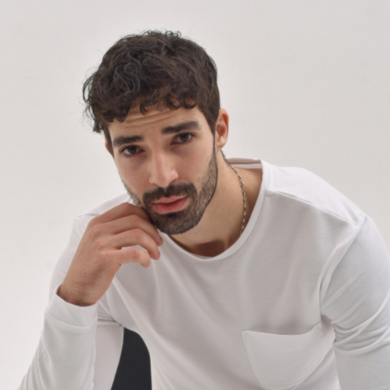 Мужчины модели для каталожной предметной съемки в Казани.