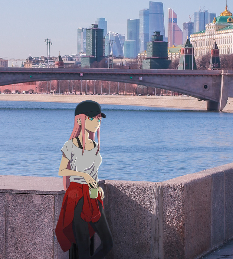 02 отдыхает на набережной в Москве