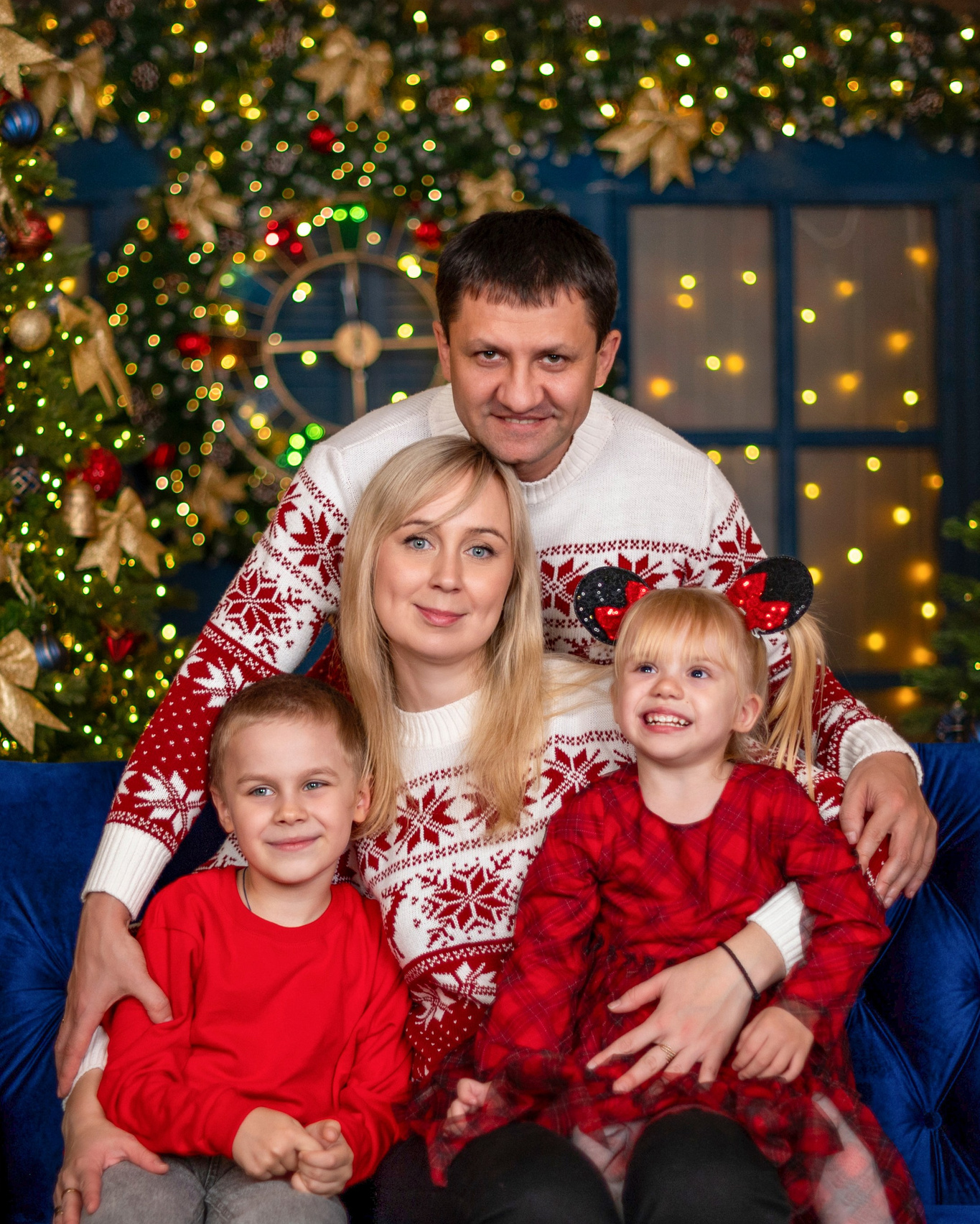 семейная фотосессия в студии Леонардо. новогодняя фотосессия в студии Леонардо