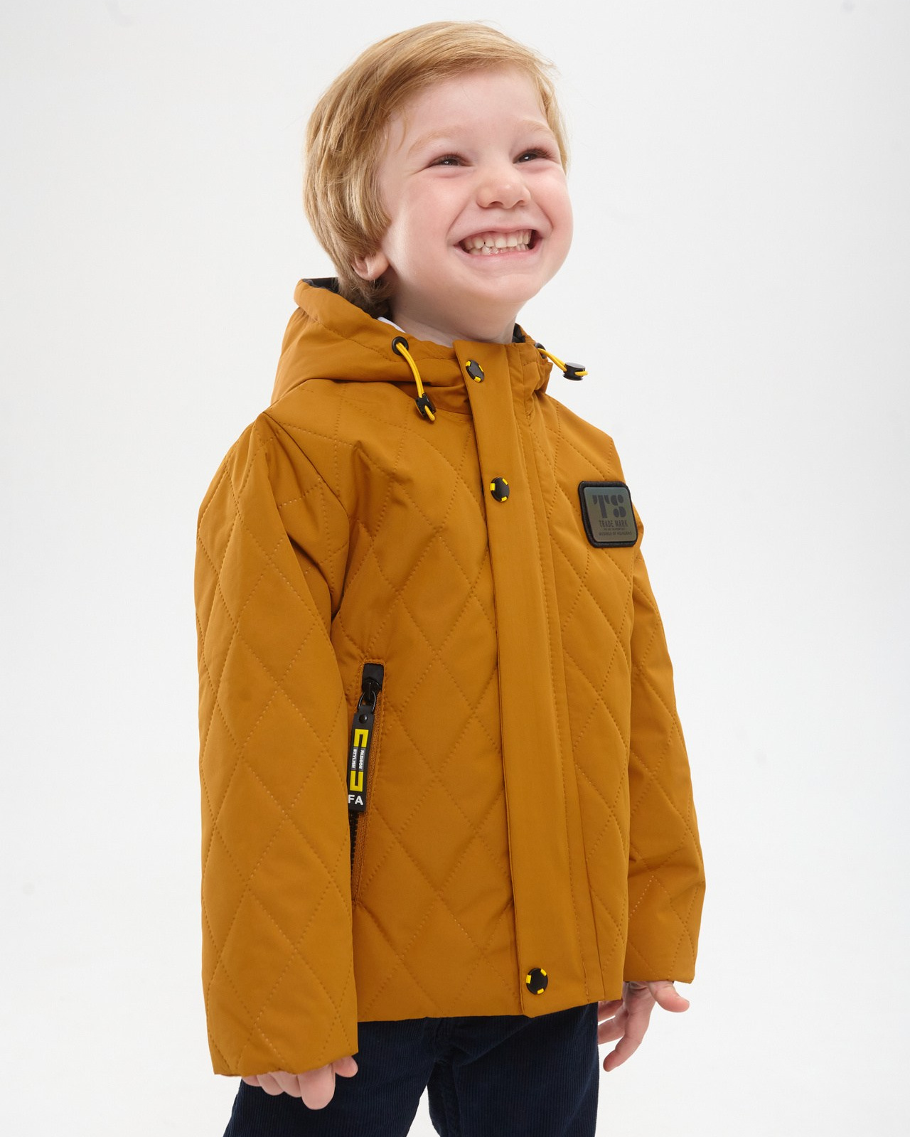 снимаем детскую одежды на мальчиках и девочках от 1 года на белом фоне и интерьере в москве 