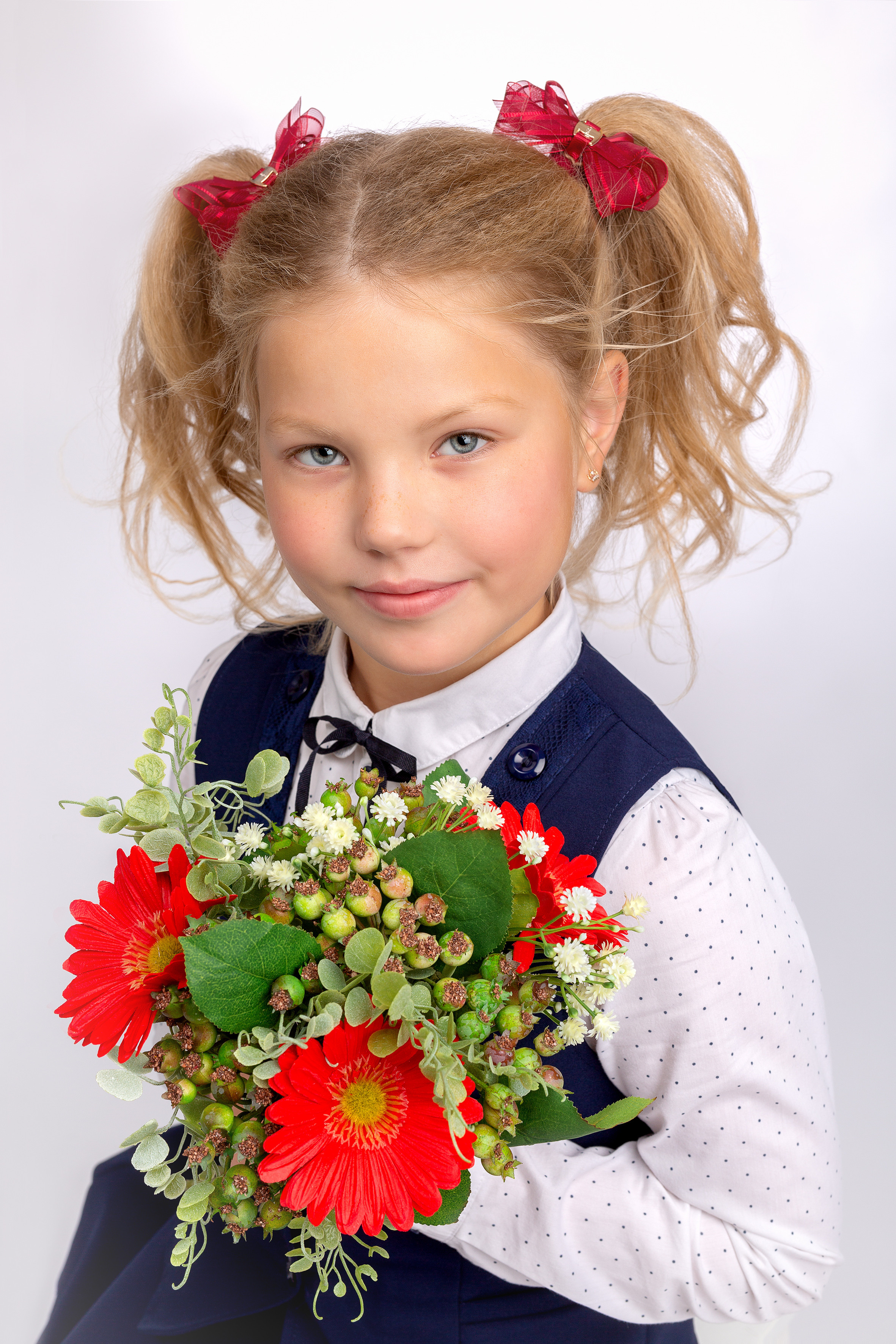 Крупный портрет первоклашки для школы и дома.