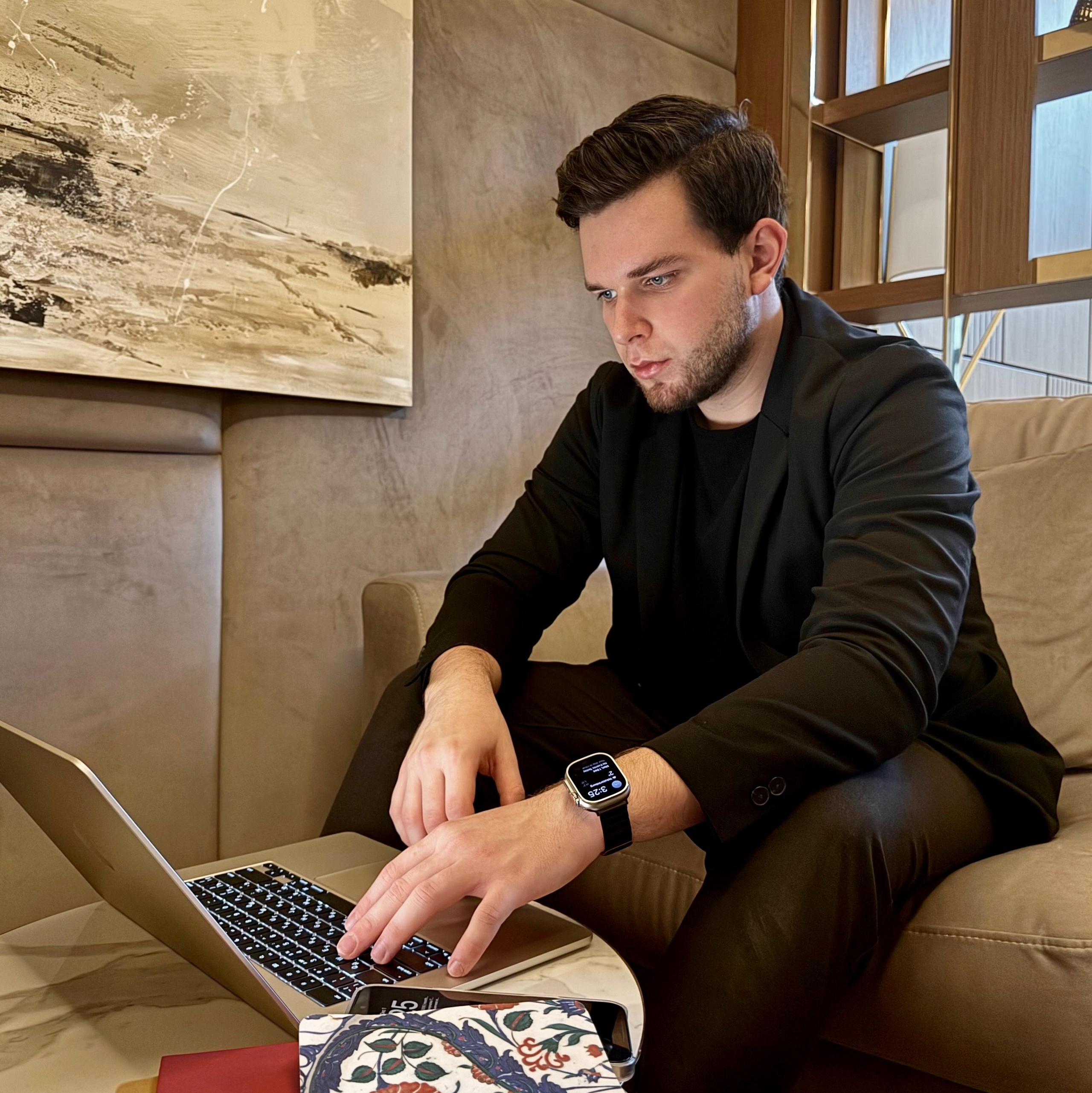 Контакты. Филипп Хирковский — стратег по маркетингу