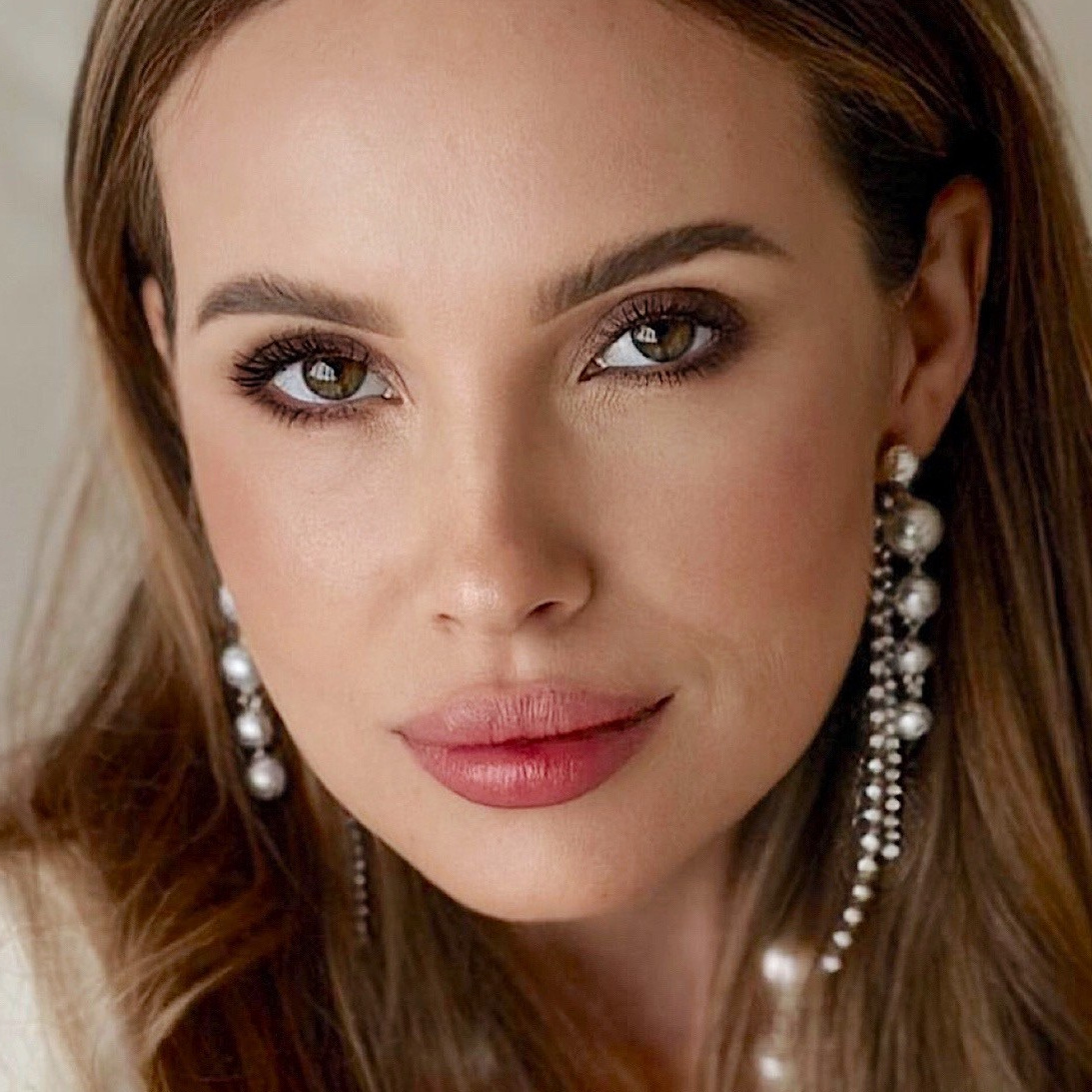 Юлия Донченко, топ-стилист по причёскам и визажист в Москве