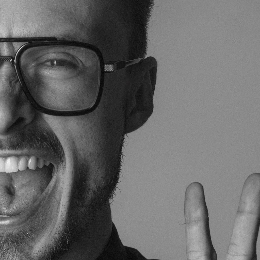 Разработка концепции и стилистики фотосъёмки под ваш бизнес.