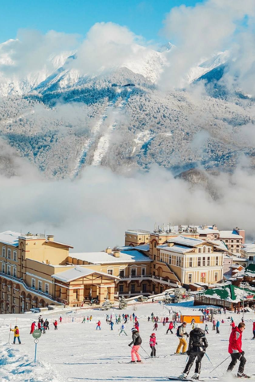 Индивидуальное обучение горным лыжам. Инструкторы по горным лыжам Сочи Красная Поляна. Горнолыжная школа