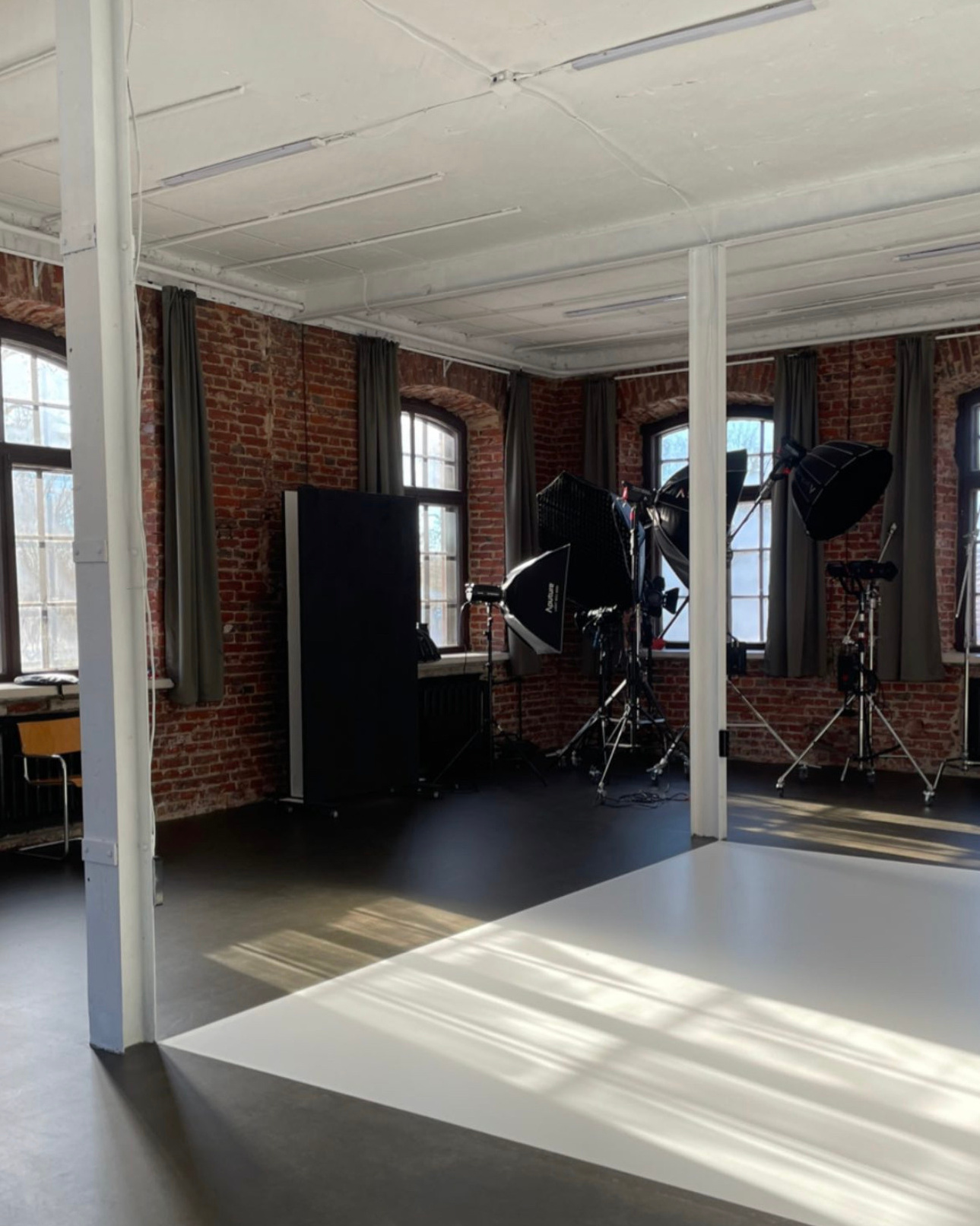 Минималистичные фотостудии Минска. Портретный фотограф в Минске Анна Волейко