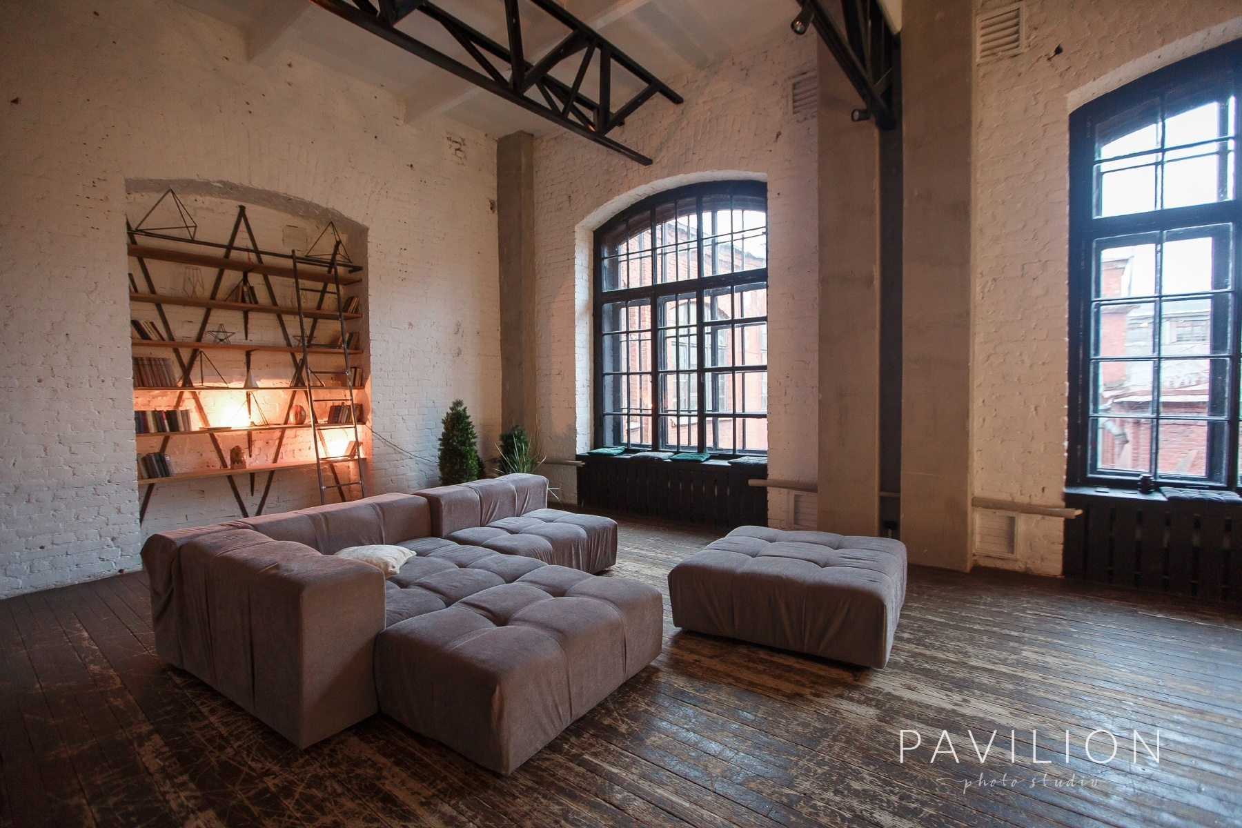 Рекомендуемые фотостудии для свадебной или семейной съёмки в СПб