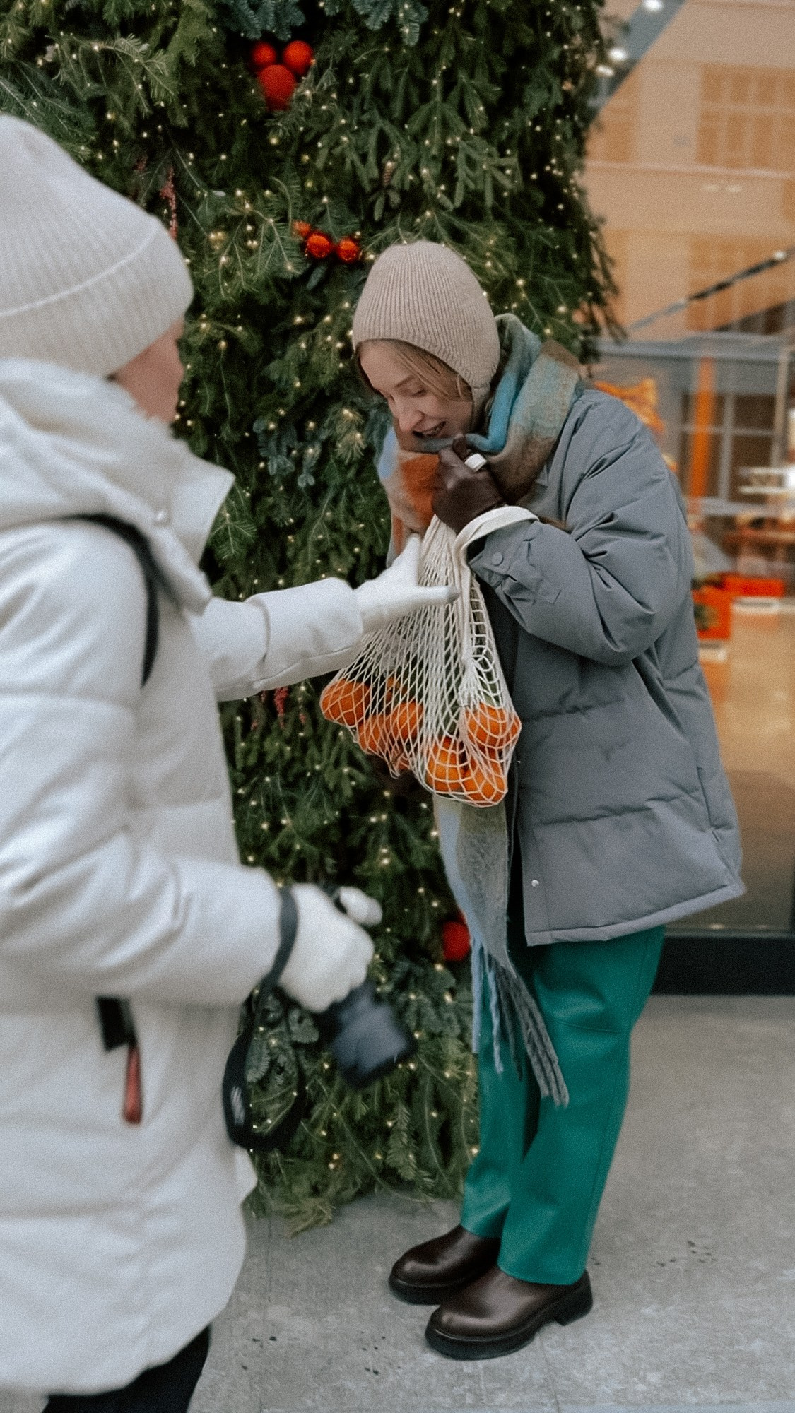 Фотосессия с еловыми ветками