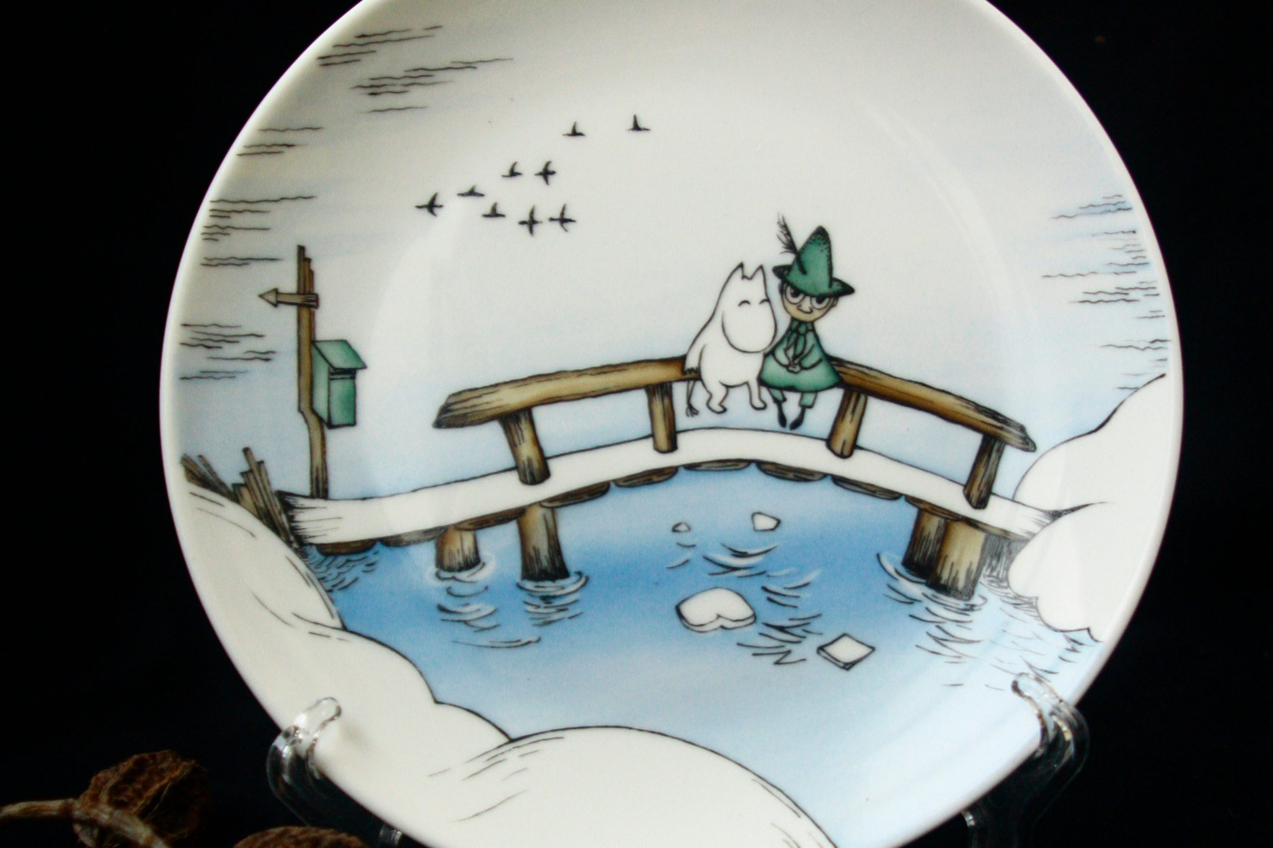 Детская посуда с Муми-троллями. Роспись фарфора на заказ в Санкт-Петербурге. 