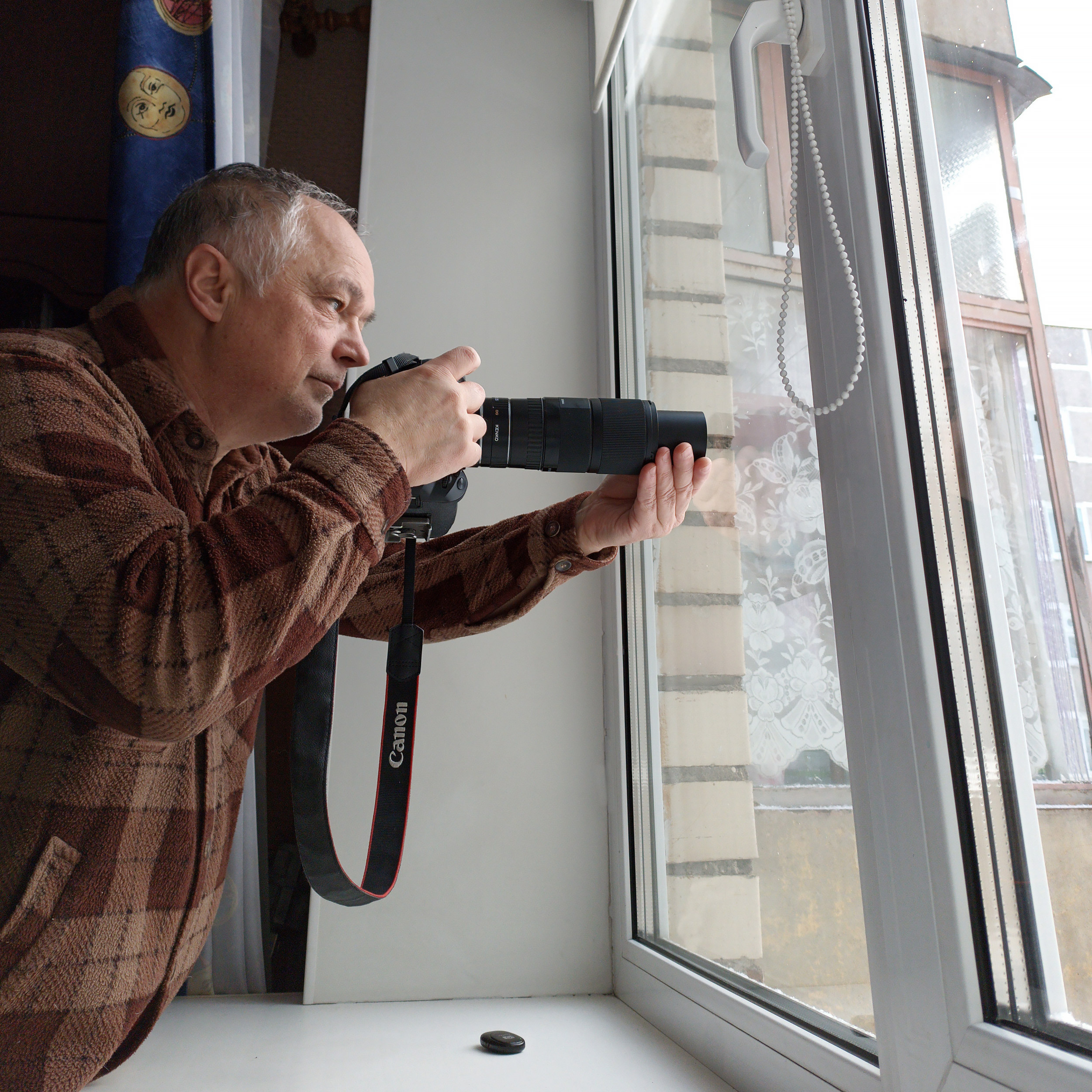 Снежинки прилипают к окну и «напрашиваются» на фотосессию…. Фотограф Евгений Стельмах в Молодечно и Минске