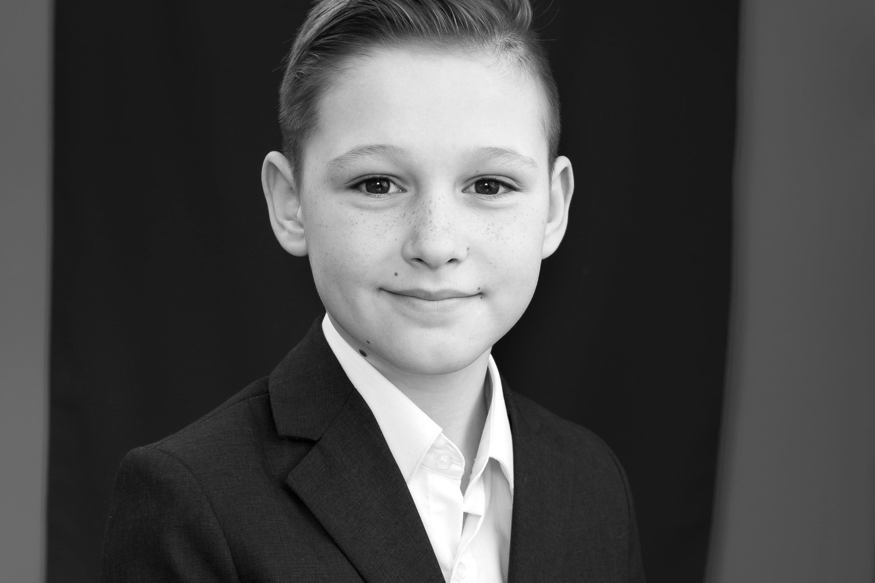 Тёмная тема. Свадебный, семейный и школьный фотограф в Сызрани Максим Баталов