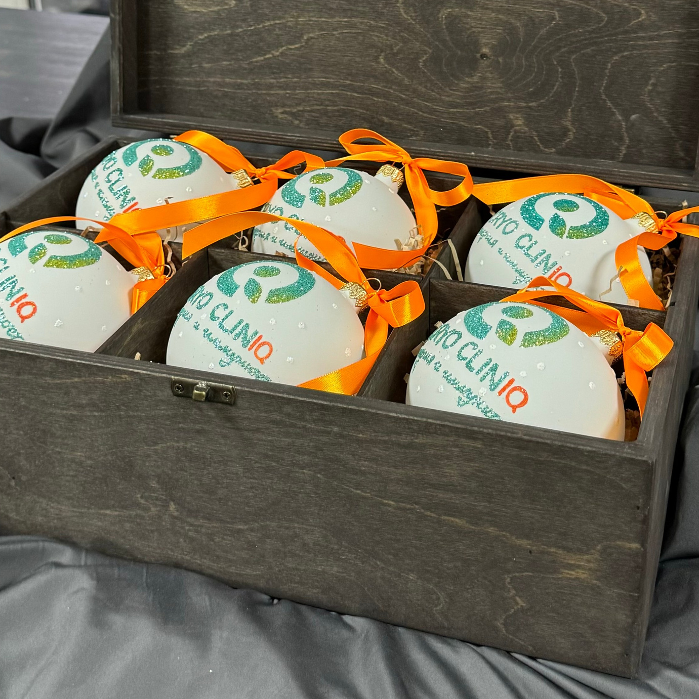 Портфолио — 8. Художественная ручная роспись елочных шаров, корпоративные подарки и восковые аромасвечи