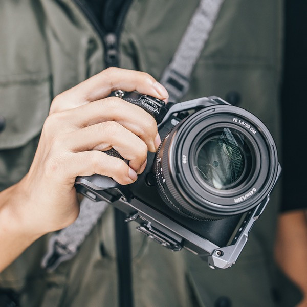 FALCAM, клетка для камеры, совместимая с «α7R V». Фотограф — видеограф в Москве Дмитрий Менделеев