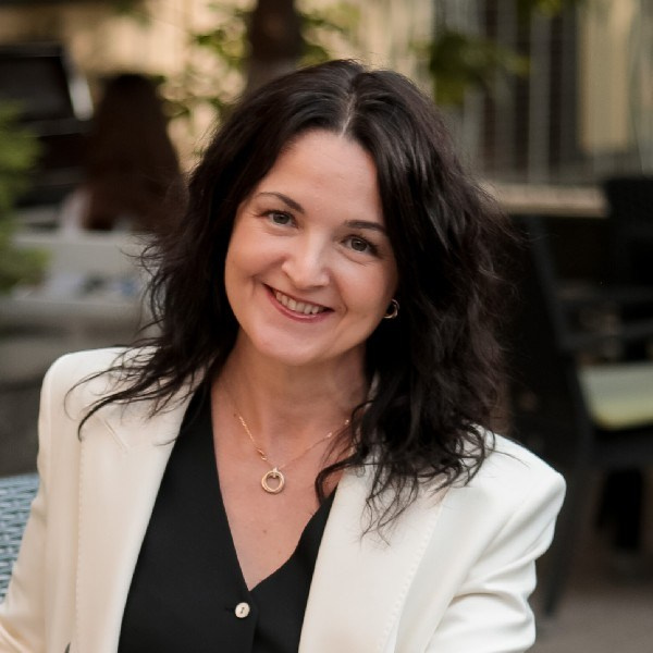 Контакты. Лиана Антонович | Конные стратегии