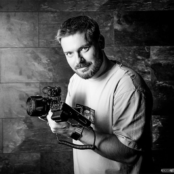 Подарочный сертификат на фотосессию в Краснодаре - фото с бабочками в студии Fotogen