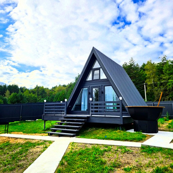 Двухуровневый семейный дом А-фрейм с 2 спальными комнатами и верандой — смотреть в каталоге