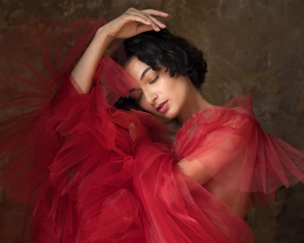 Contacts. Official website of the international art model Naya