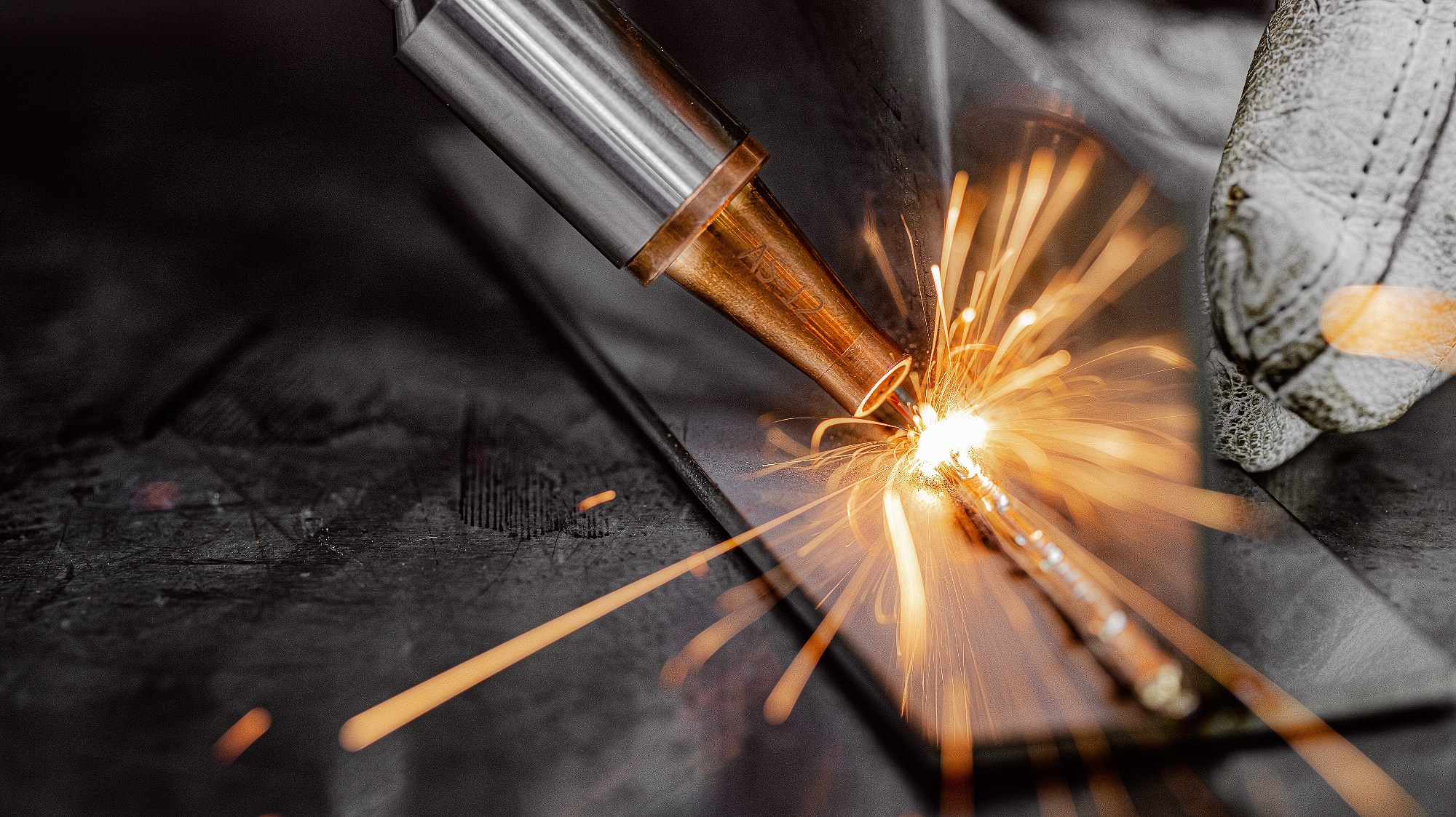 Настройка меню лазерного сварочного аппарата. Фотограф и графический дизайнер Владимир Пуставетов