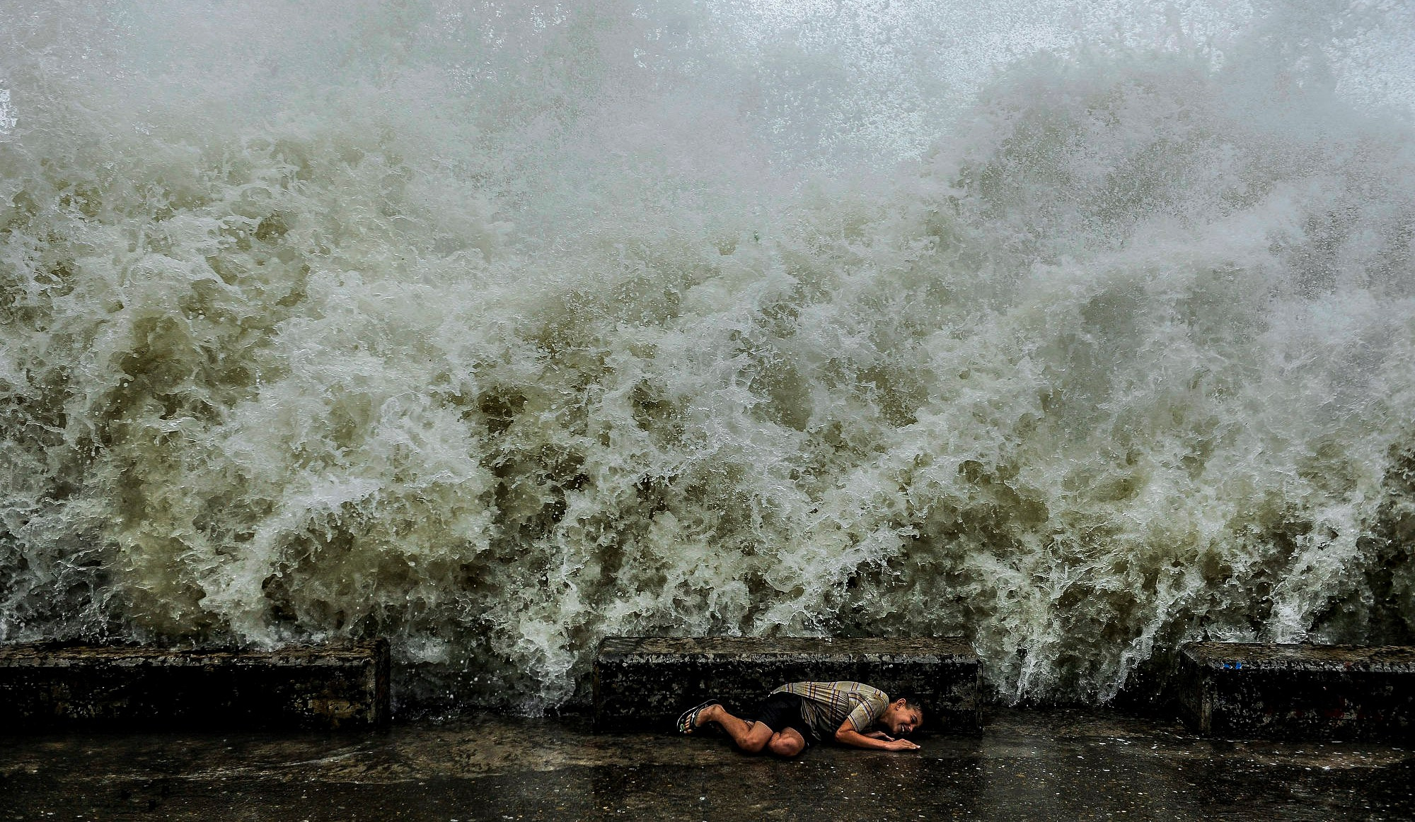 История одного кадра. Мальчик под волной. Фотограф Михаил Мордасов, Сочи. Мероприятия, портреты, спорт, репортаж