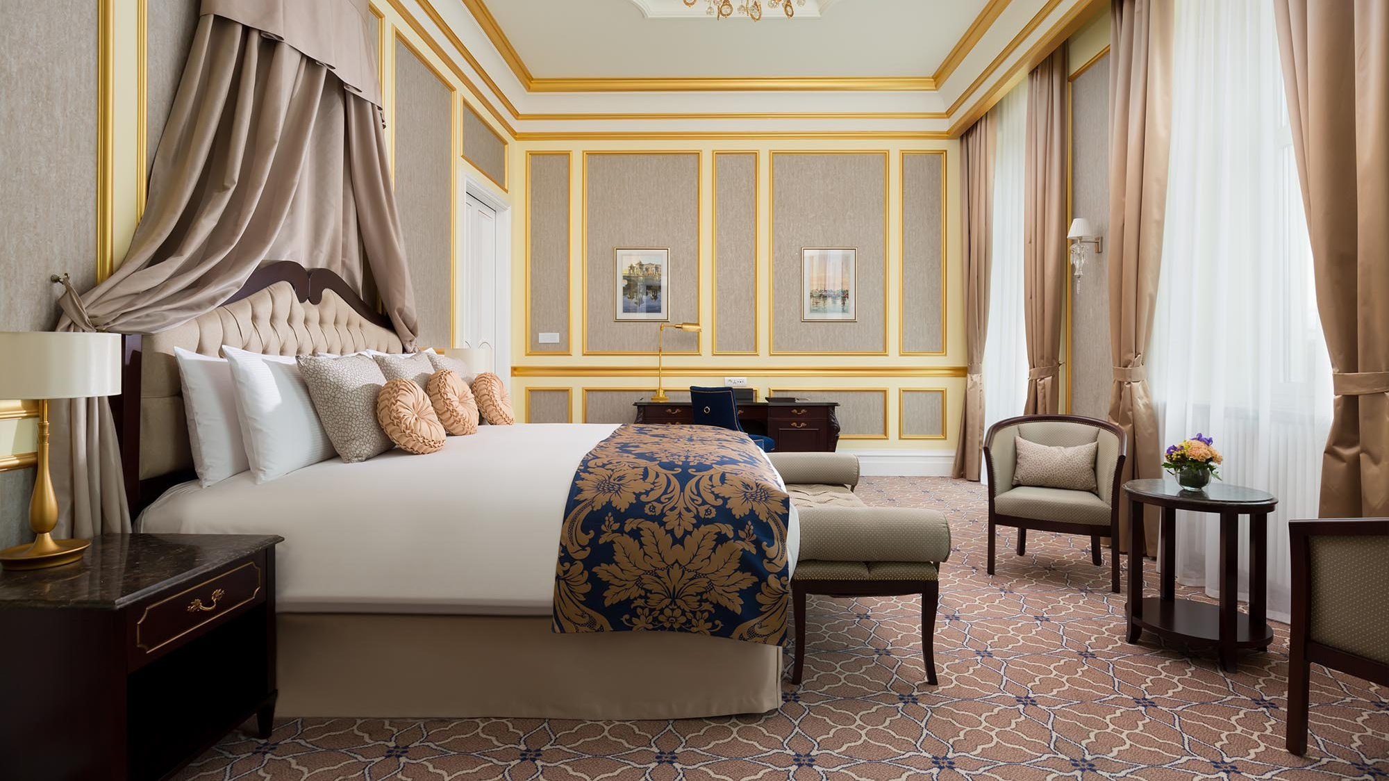 Выбрать лучшие гостиницы и отели на свадьбу для утра невесты в Санкт Петербурге. Свадебный фотограф в Москве Элина Ларченкова. Фото, которые цепляют