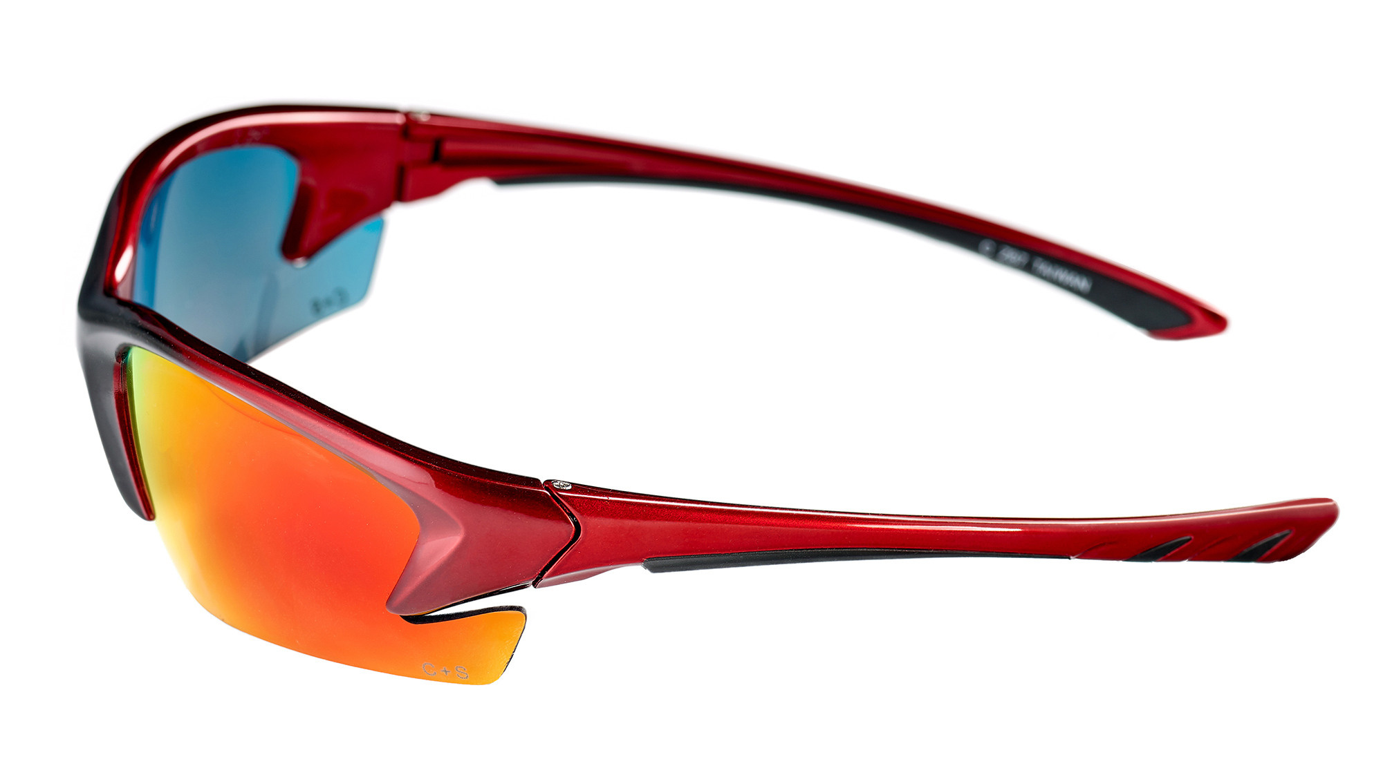 Солнечные очки. В предметной съёмке даже при параметрах диафрагмы F/14 показать резко дальнюю дужку не&nbsp;получается.&nbsp;