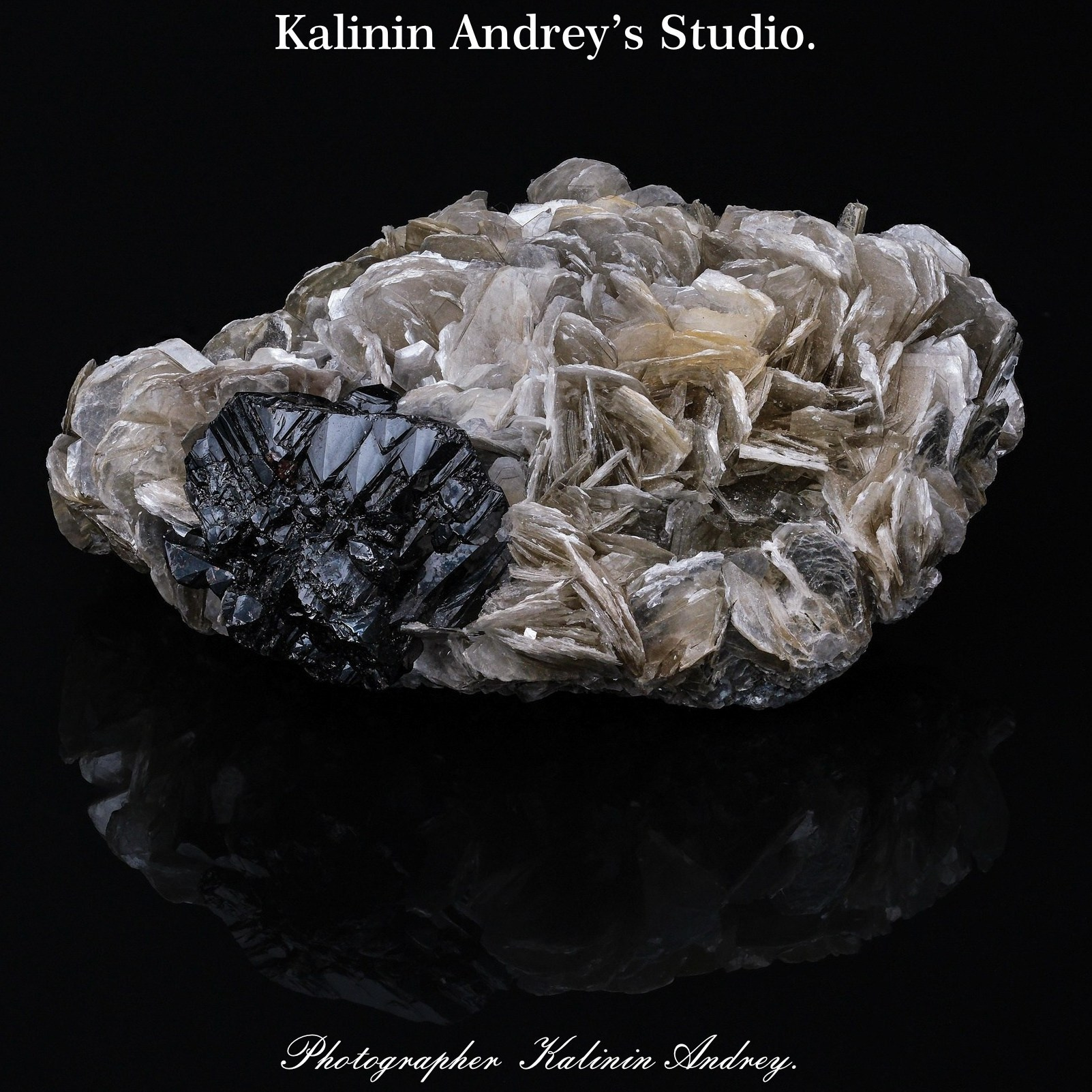 Высококачественная профессиональная фотосъёмка природных минералов максимальной детализацией  в Москве. Высококачественная профессиональная рекламная фотосъёмка ювелирных украшений, драгоценных камней в Москве. Обучение, консультация