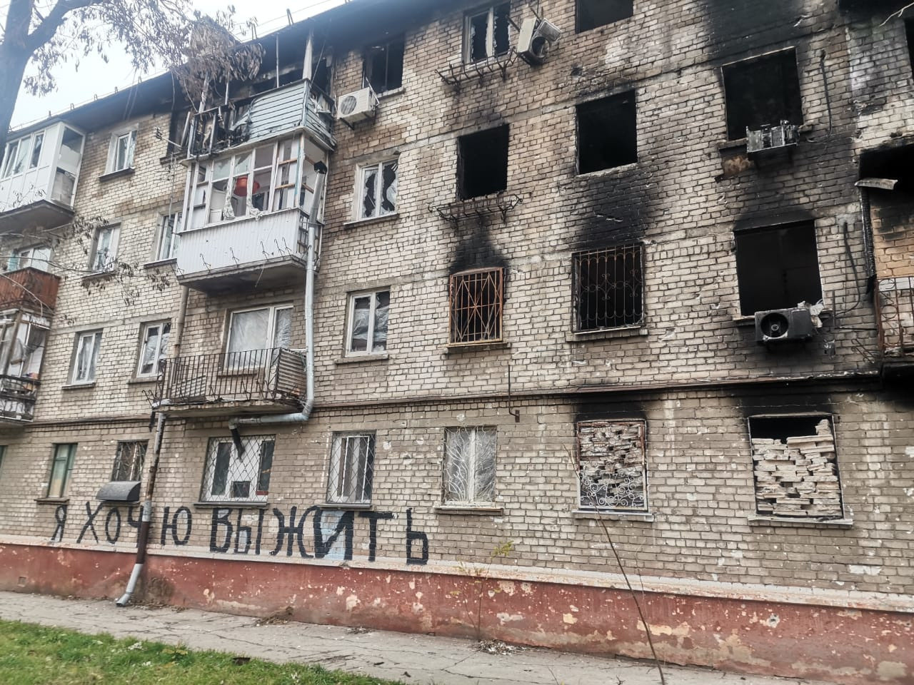 Раздача горячей пищи в Мариуполе, весна 2022 г. Пища для Жизни