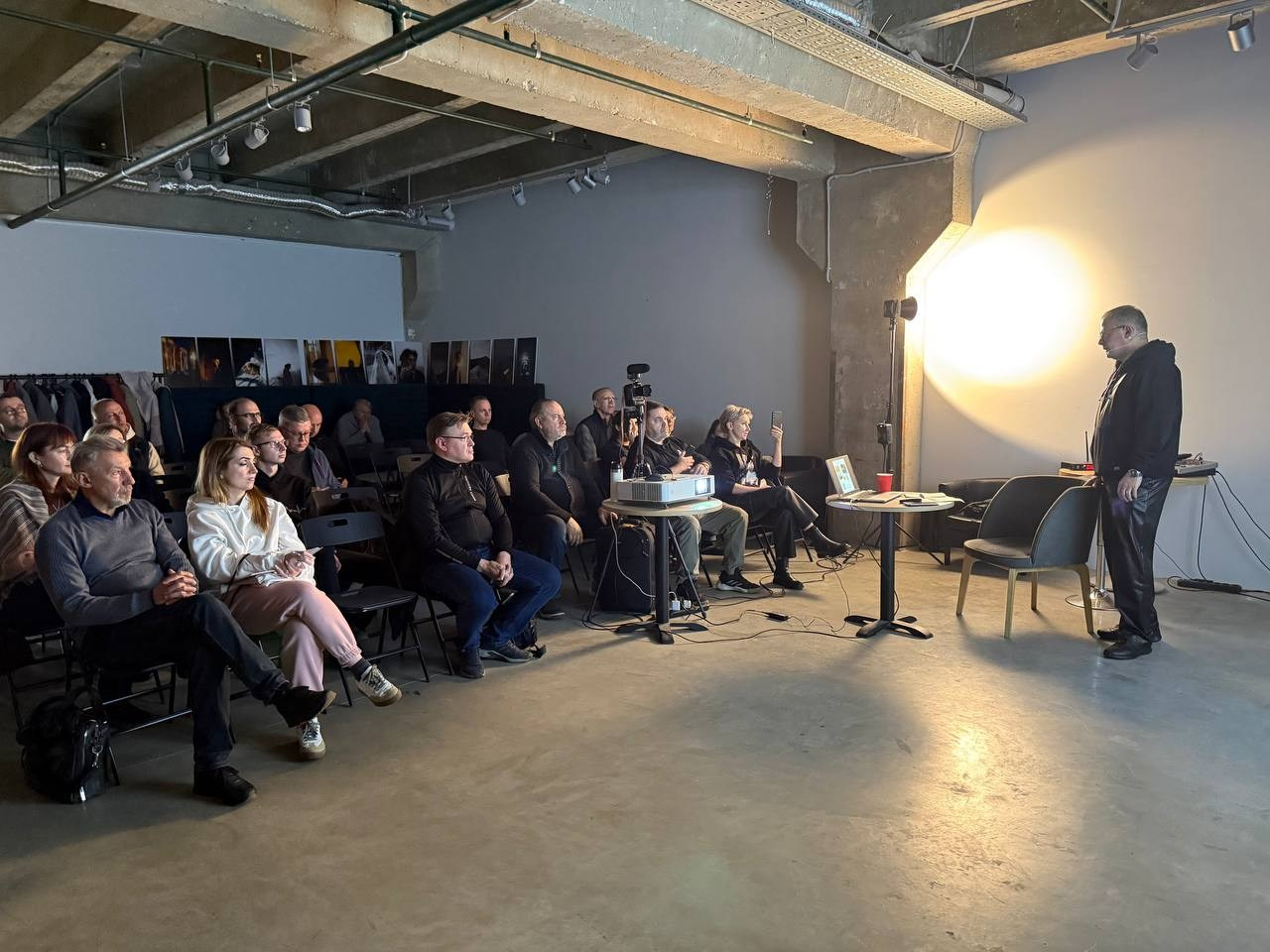 Лекция о жанровой фотографии в Foto-One. Фотограф в Москве, фотожурналист Александр Малахов