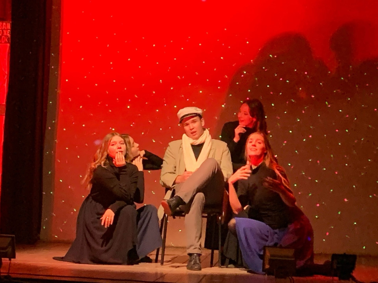 12 стульев в КДЦ им. Бондаря