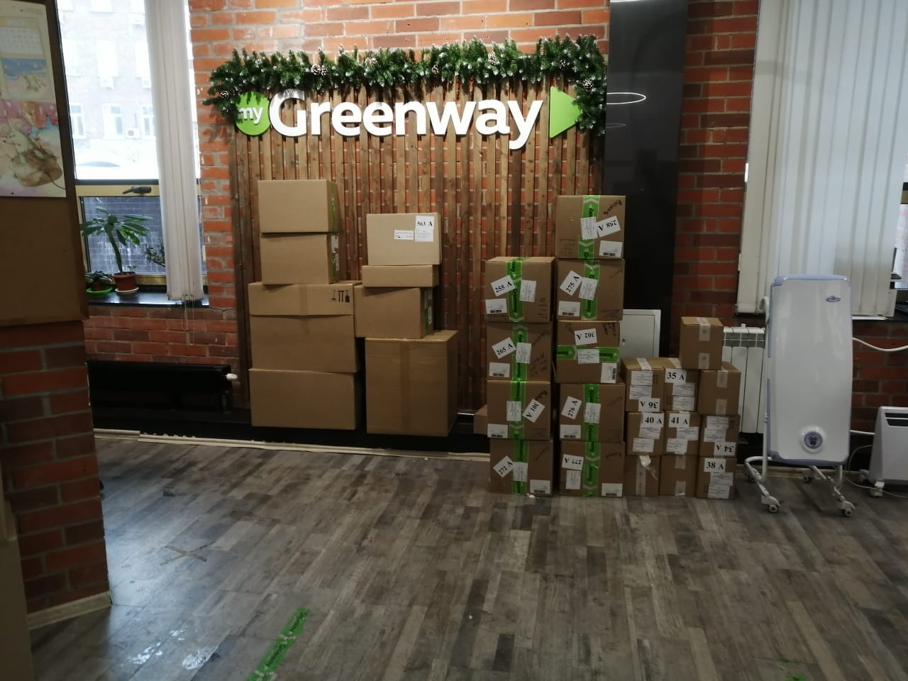 Информационная панель в магазине Гринвей