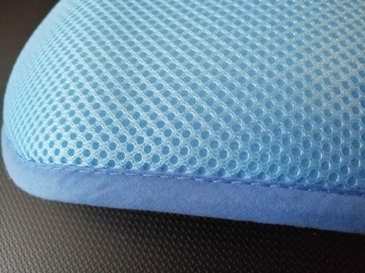 Варежка-мочалка Nega крупным планом