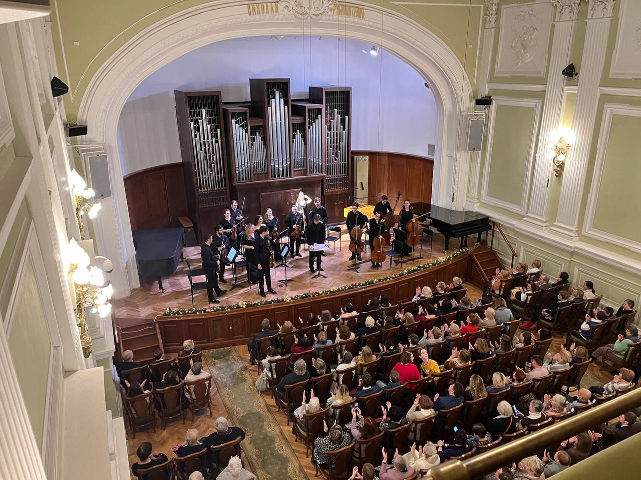 Инструментальный ансамбль «I Fiori». Скрипачка Анна Савкина
