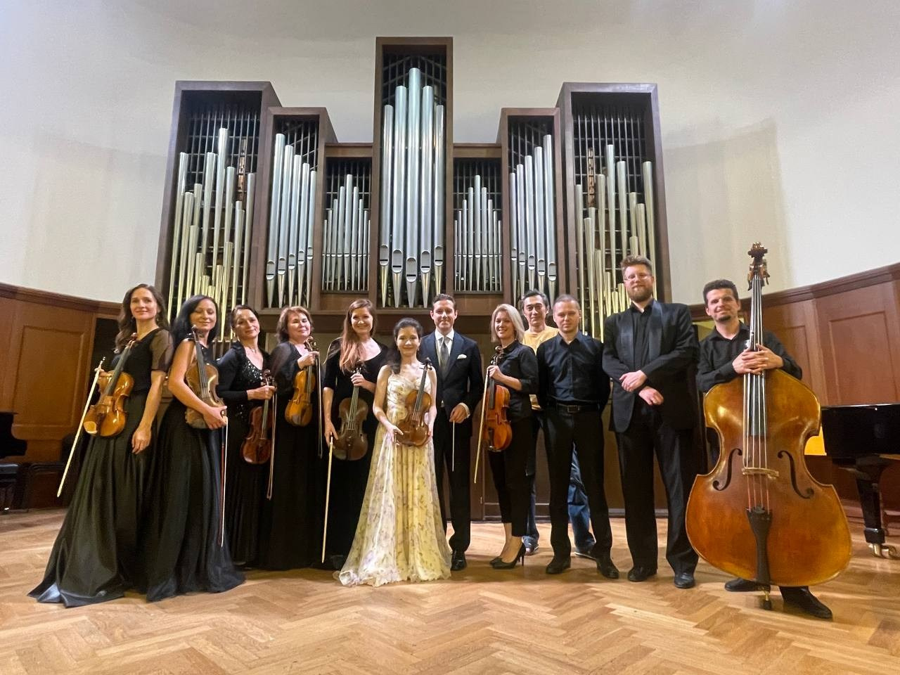 Инструментальный ансамбль «I Fiori». Скрипачка Анна Савкина