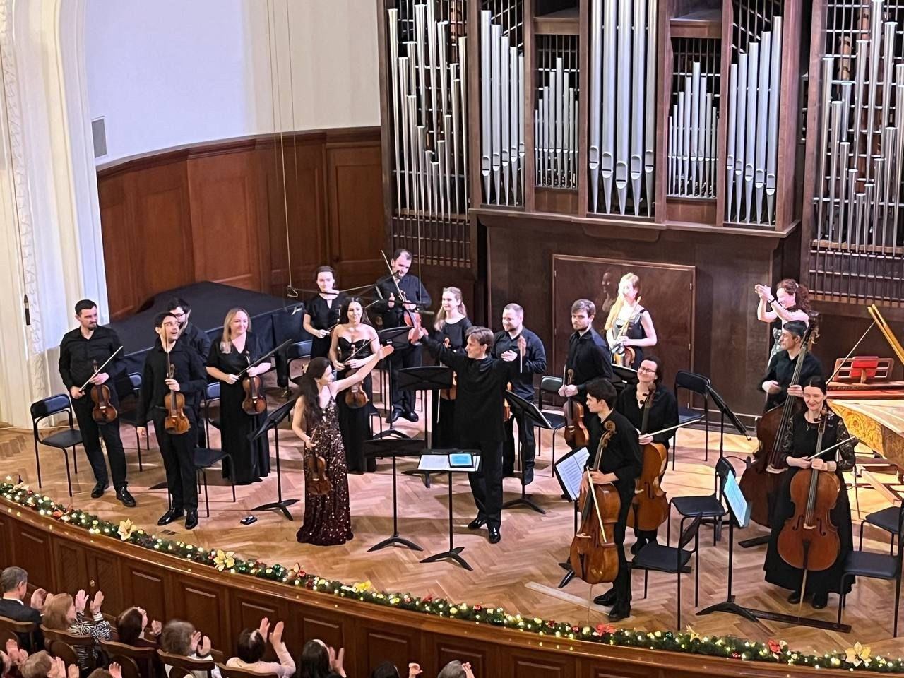 Инструментальный ансамбль «I Fiori». Скрипачка Анна Савкина