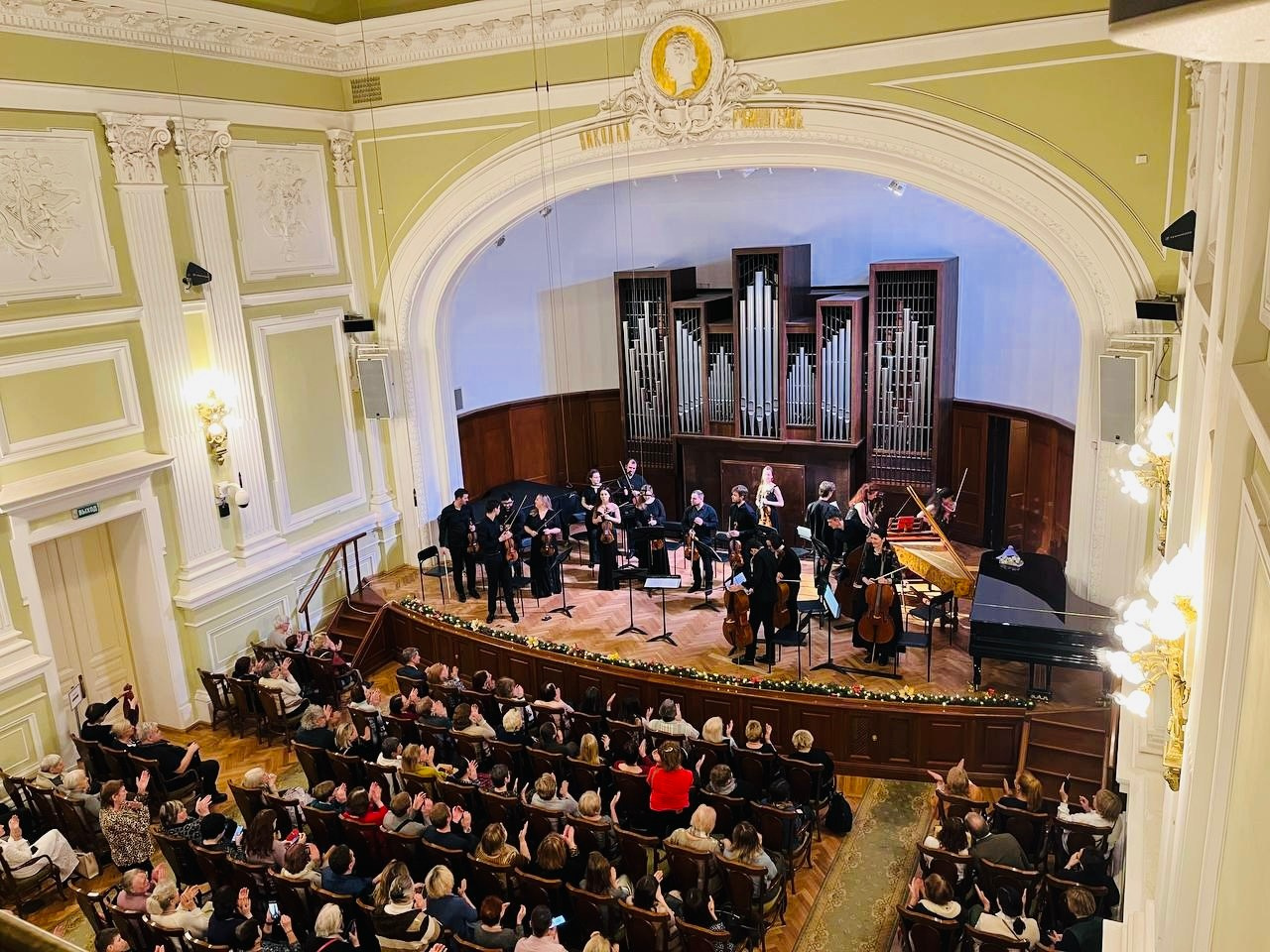 Инструментальный ансамбль «I Fiori». Скрипачка Анна Савкина