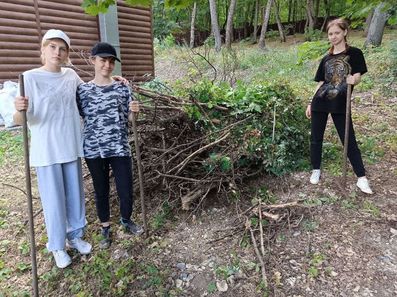 Юные прихожане Георгиевского храма помогли лагерю. Северное благочиние Саратовской епархии