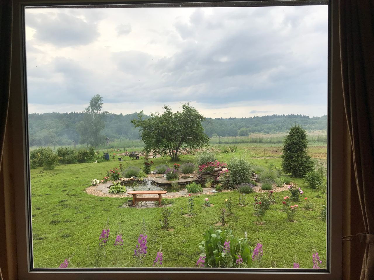 Студия для занятий йогой на эко отдыхе. Эко отель в Помосковье. Эко отдых в Подмосковье в эко-отеле Марии Гиппенрейтер