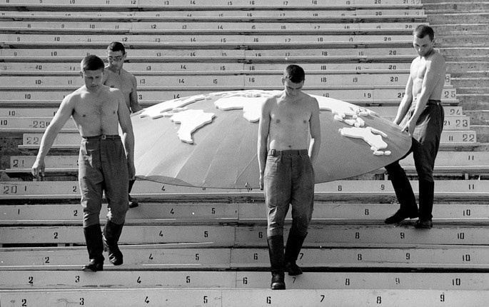 «Земной шар» на фото Александра Лапина, 1986 год