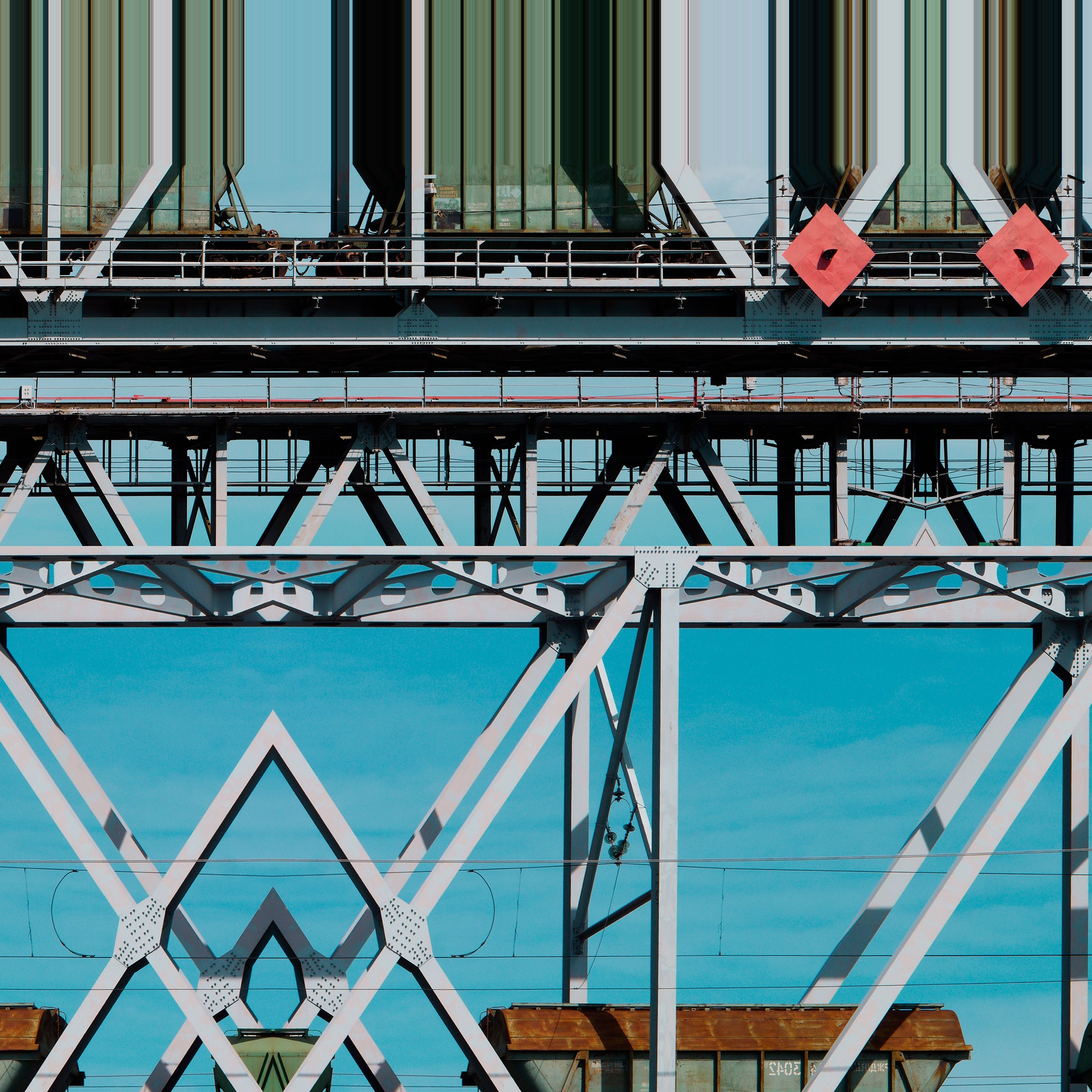 Красная стрела. Роман Ходырев — эзотериолог, художник, фотограф и музыкант. Санкт-Петербург, Рига