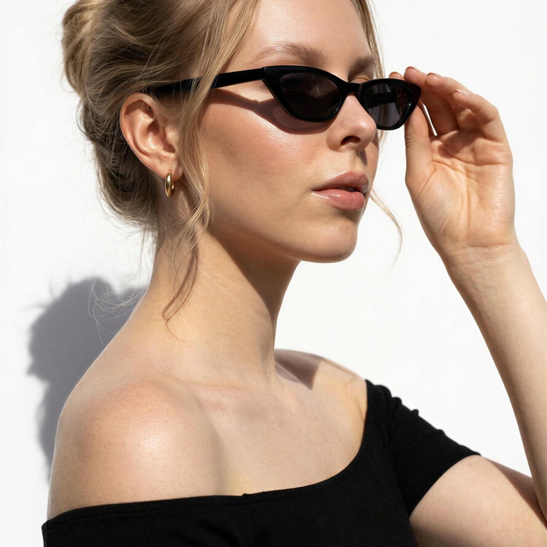 Контакты. ИИ-фотосъёмка для маркетплейсов в Москве — AI-модели