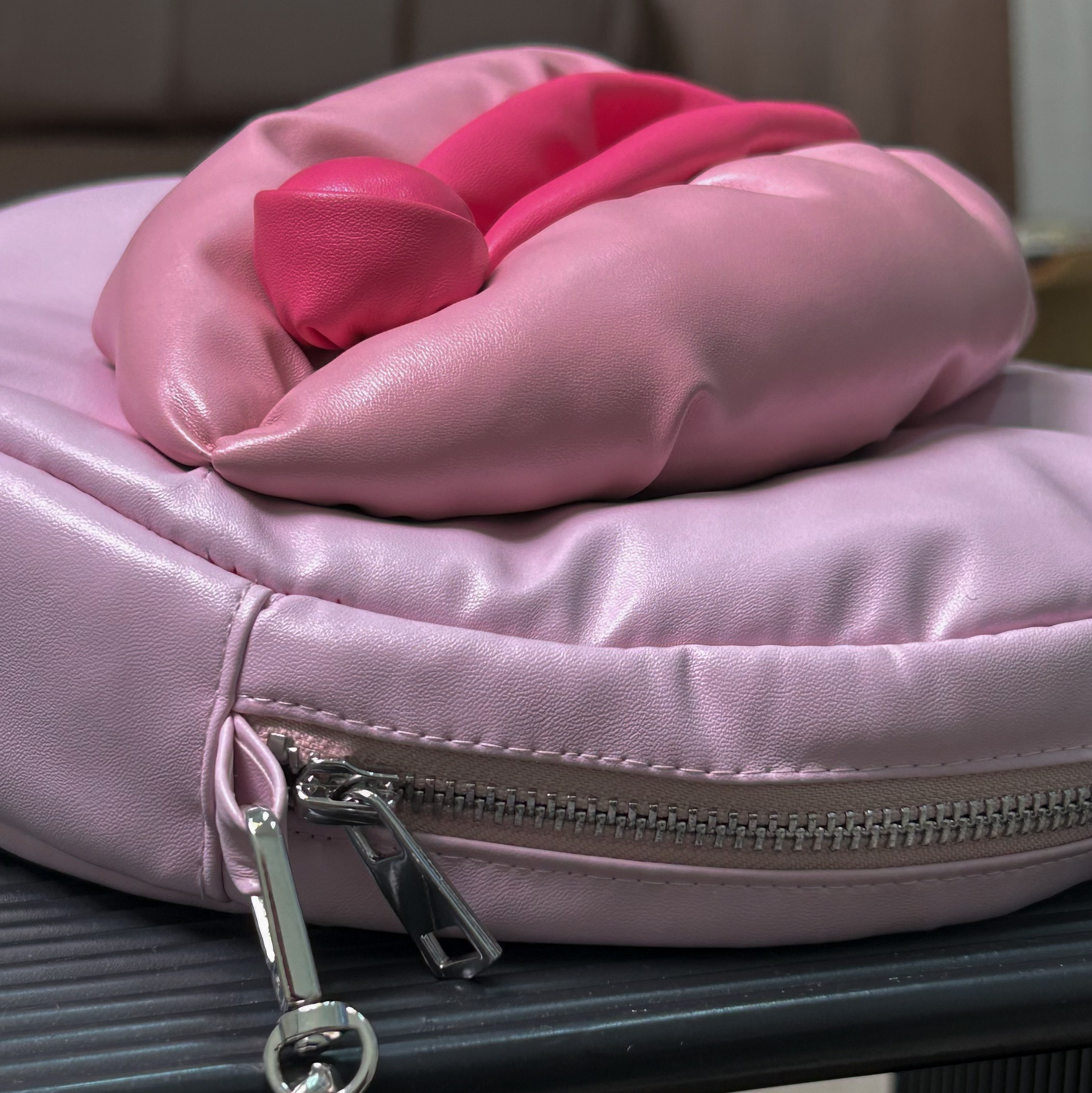 Сумка-piska. Нейрокреатор и AI-преподаватель Лена Капуцин