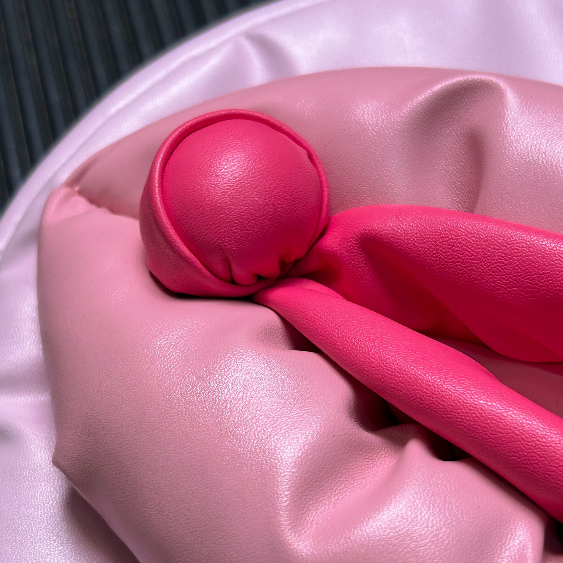 Сумка-piska. Нейрокреатор и AI-преподаватель Лена Капуцин