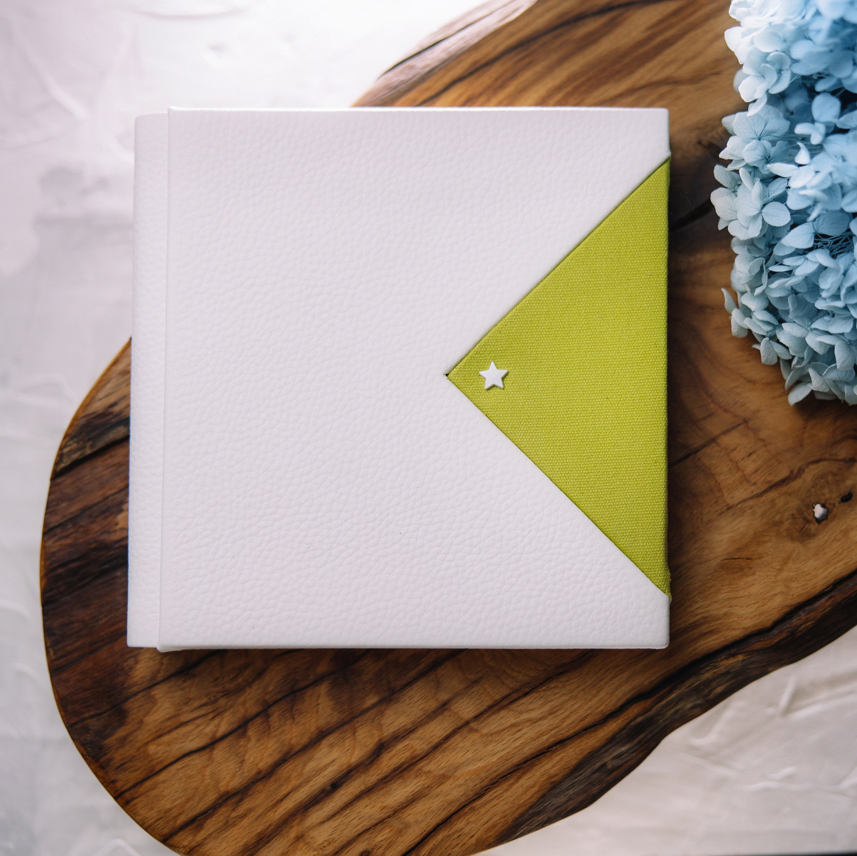 фотокнига с треугольником и звездой