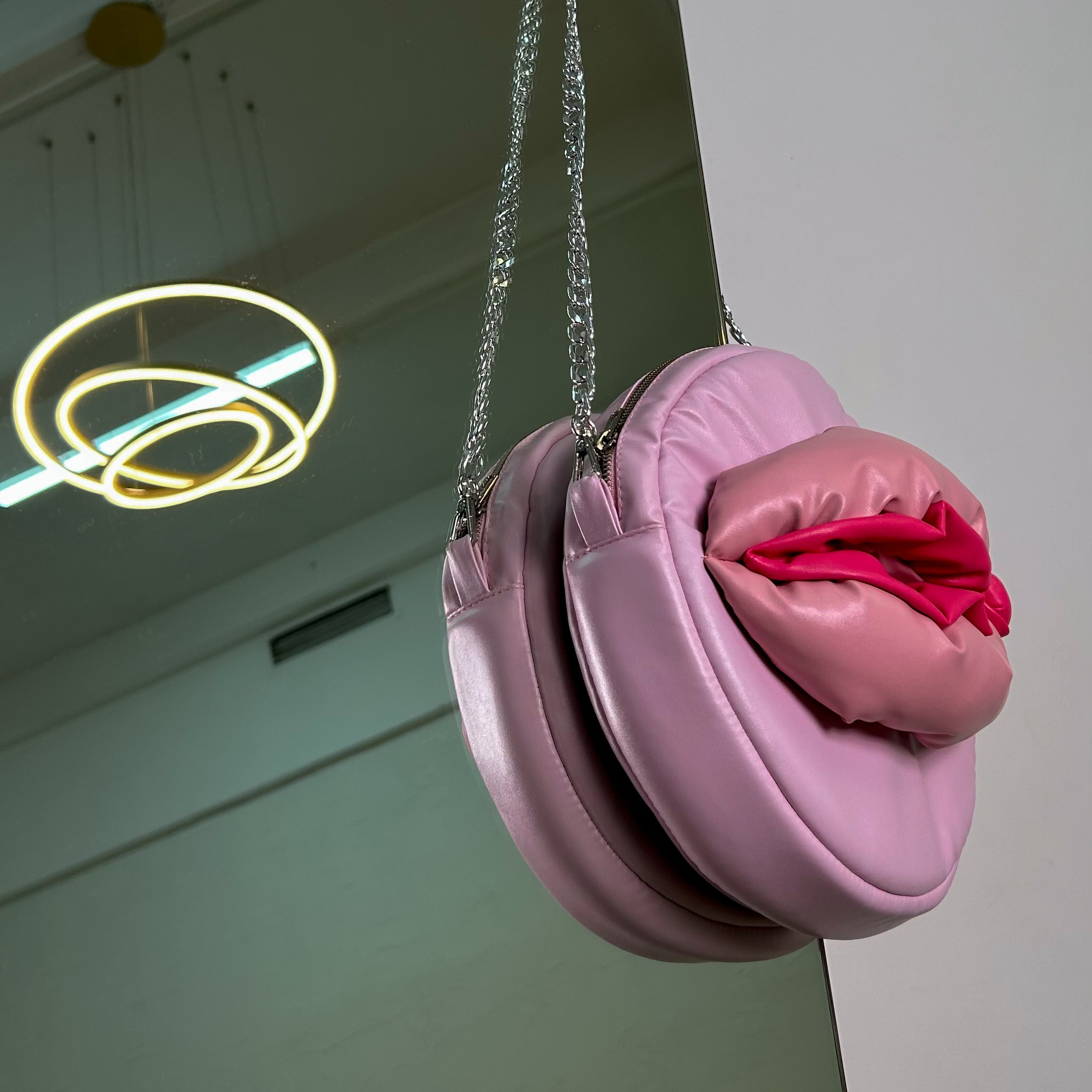 Сумка-piska. Нейрокреатор и AI-преподаватель Лена Капуцин