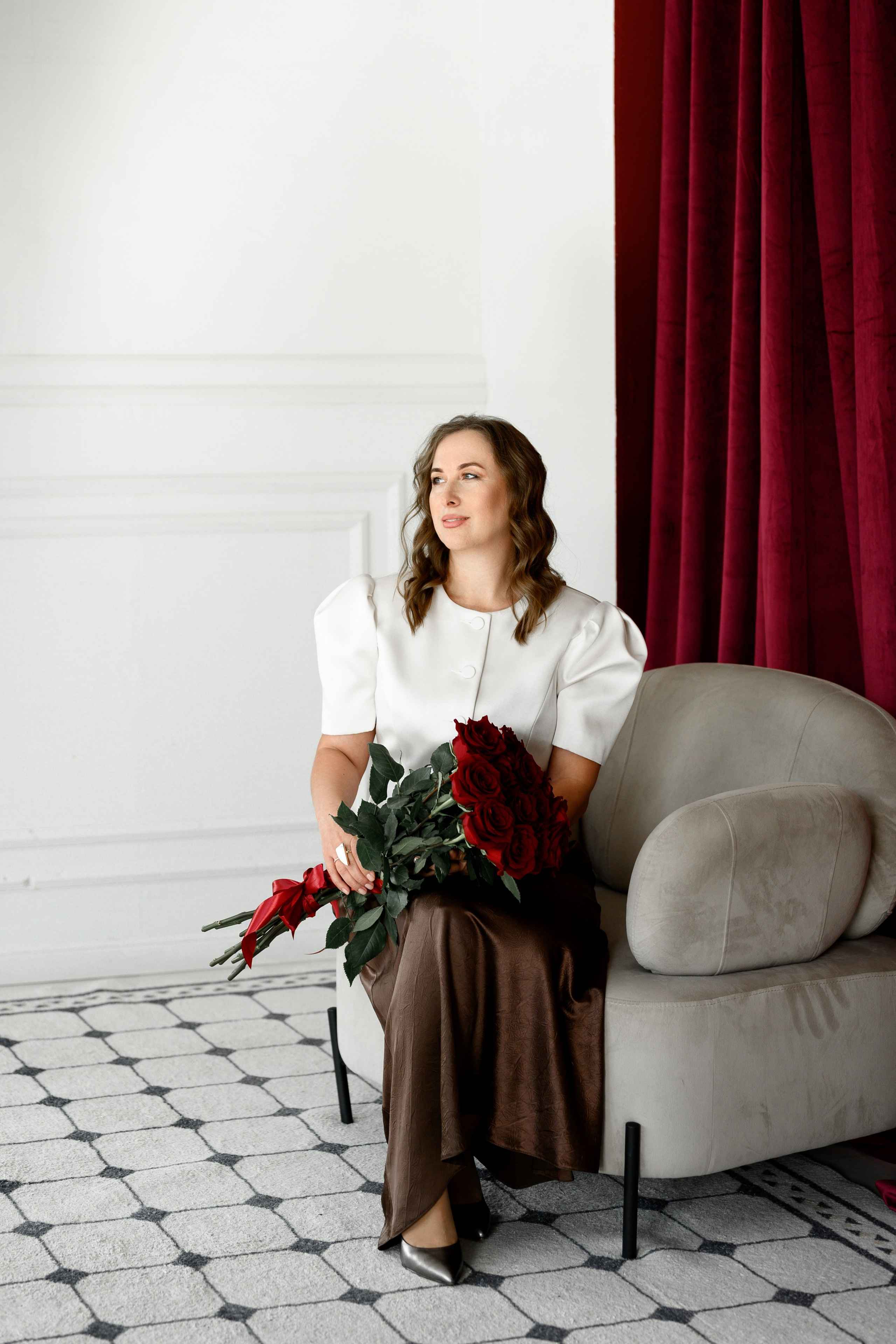 Фотосессия в фотостудии Красноярска - замечательное событие, которое стоит попробовать даже тем, кто не имеет опыта в позировании перед камерой. Многие люди волнуются перед первой фотосессией, опасаясь, что не получится выразить себя или выглядеть естественно. Однако, не стоит переживать! Профессиональный фотограф Красноярска поможет вам почувствовать себя комфортно и расслабленно, чтобы каждый кадр был удачным.Фотостудия Красноярск - это отличное место для проведения фотосессии, где созданы все условия для вашего комфорта и удовольствия от процесса. Опытный фотограф Красноярска поможет вам с выбором поз и настроением, чтобы каждая фотография передавала вашу индивидуальность и красоту.Не стоит беспокоиться о том, что у вас нет опыта в позировании. В фотостудии Красноярска вы сможете насладиться процессом и довериться профессионалу, который сделает все, чтобы вы выглядели на фотографиях великолепно. Так что не откладывайте свою первую фотосессию и смело записывайтесь в фотостудию Красноярска - результат превзойдет ваши ожидания!