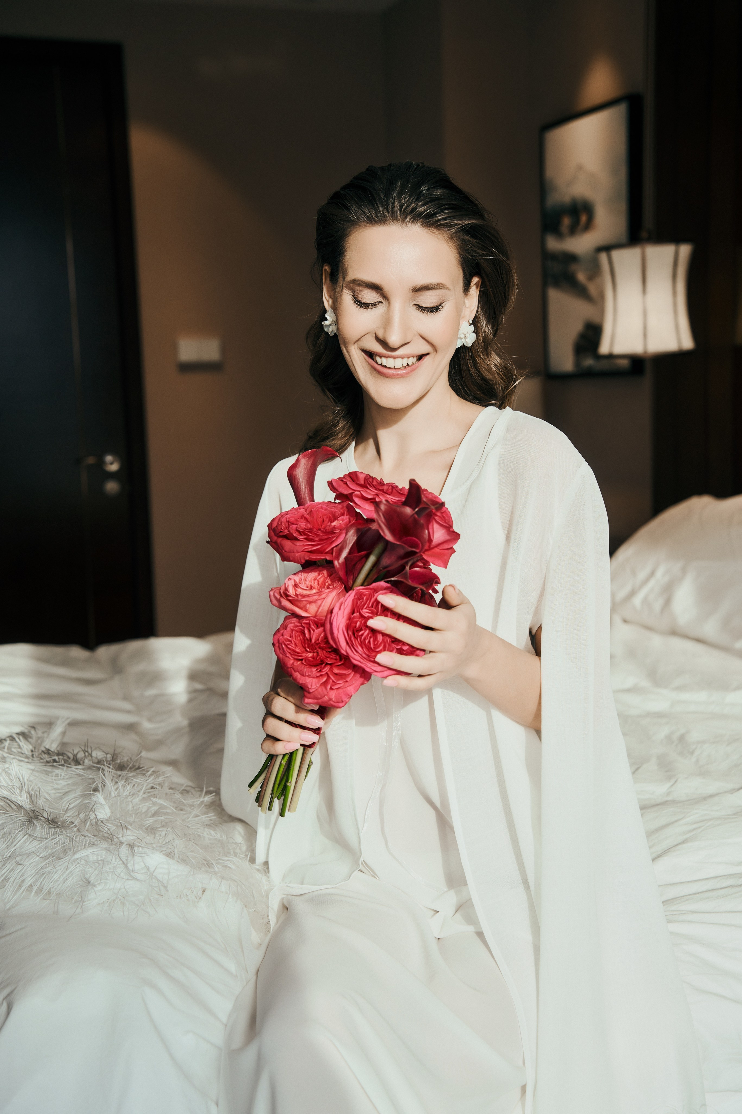 Свадебный фотограф и оператор в Москве. Комплексные услуги. Создаю гармоничный альбом и фильм, которые вместе передают всю палитру чувств вашего дня — от лиричных фото до энергичного видео