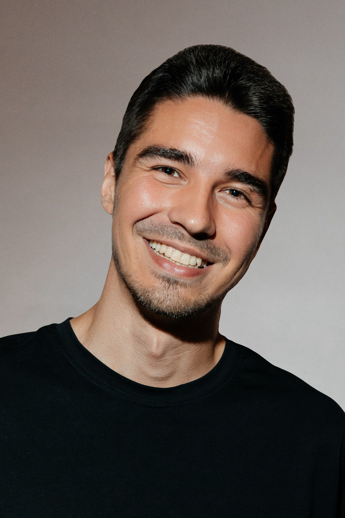 Контакты. Фотограф Семён Гнеушев