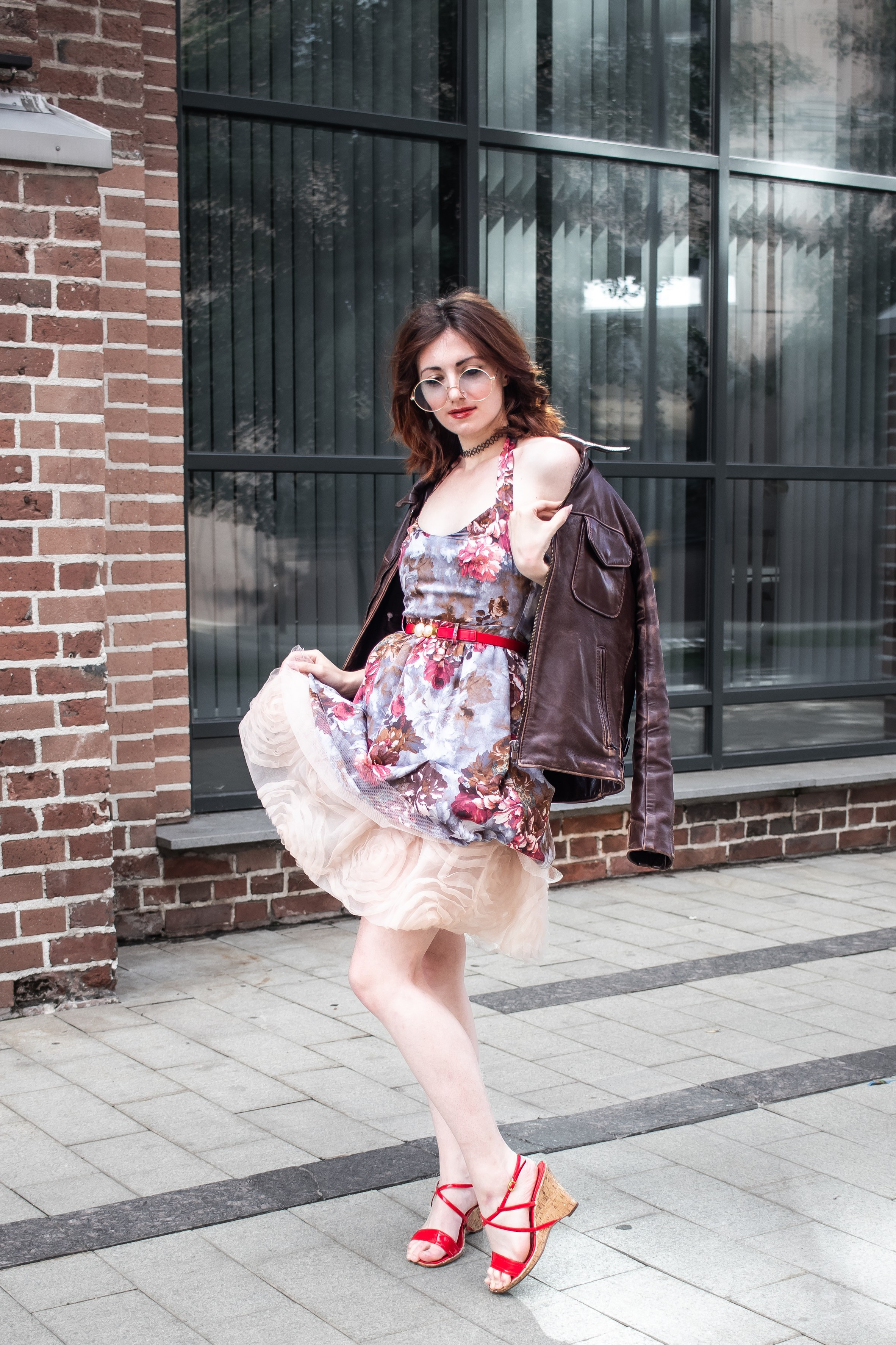 Тематическая фотосессия «Городской ретро-шик» с девушкой в платье на городской локации — фотограф Карасёва Елена, Москва