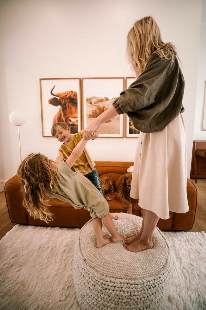 Рекомендации по подбору одежды для семейных съемок в локации с кроватью. Фотограф новорожденных г. Рязань, детский и семейный фотограф