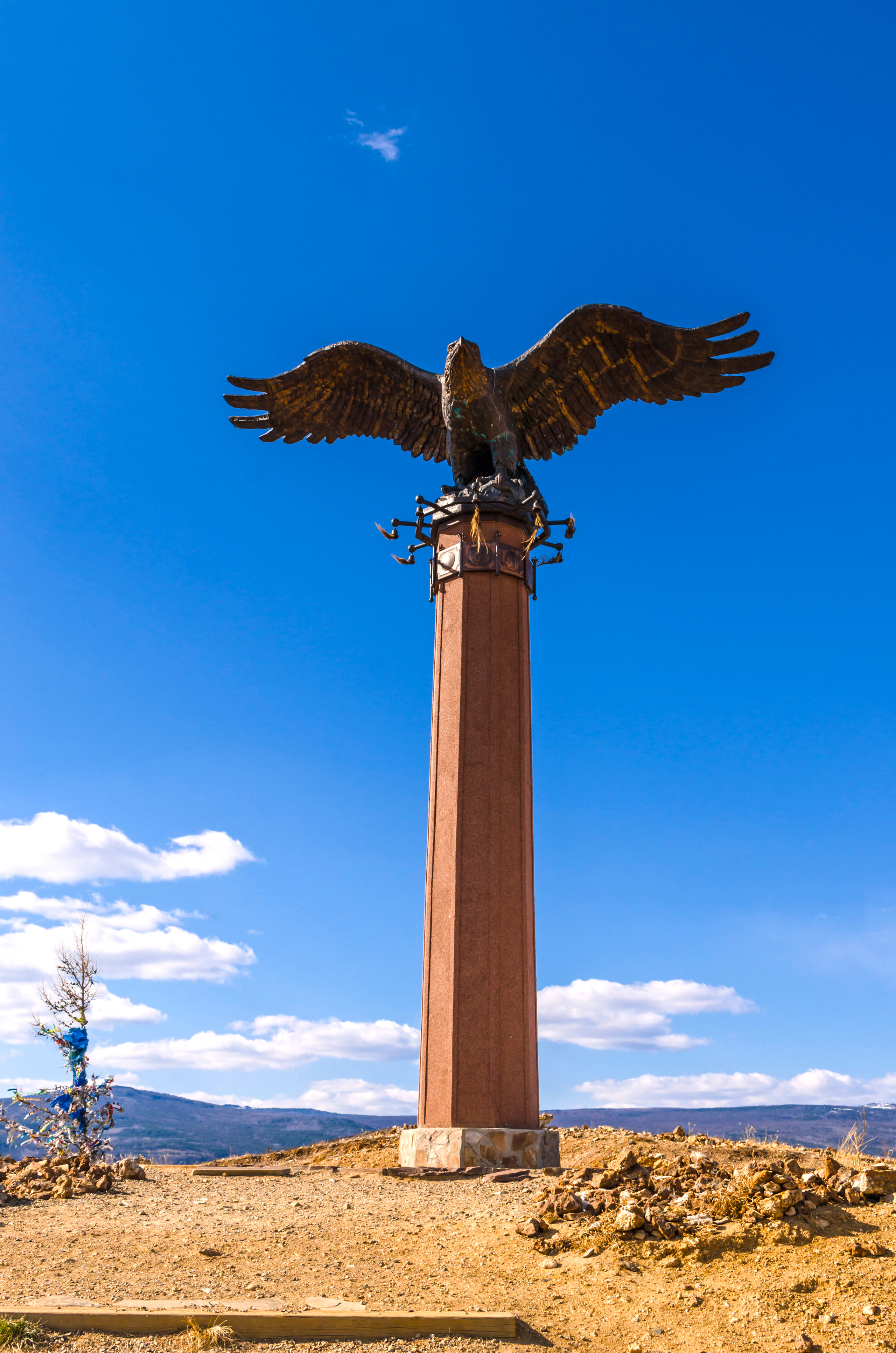 Статуя орла малое море тажеранские степи